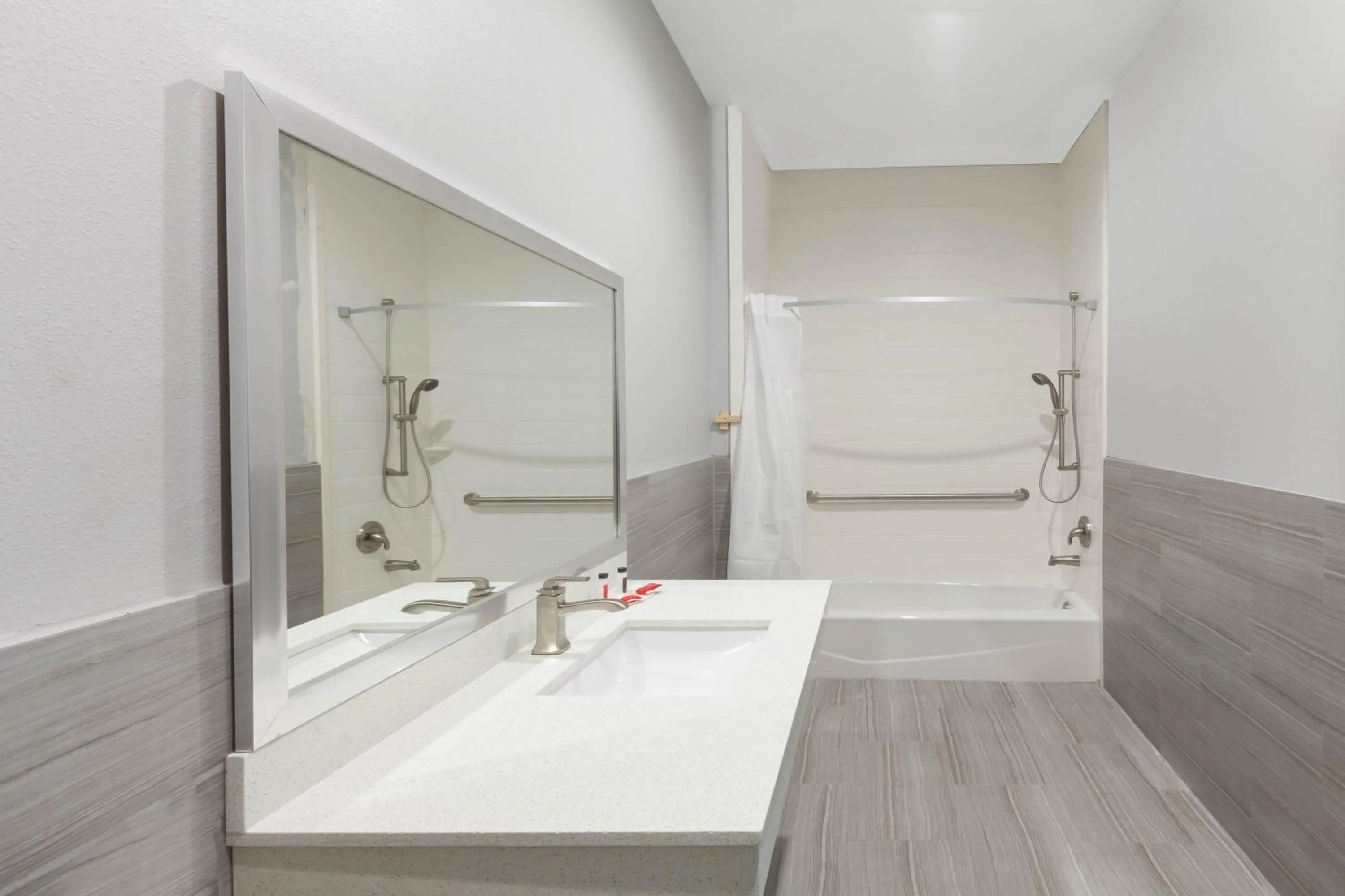 Bathroom in Baymont by Wyndham Houston Hobby Airport