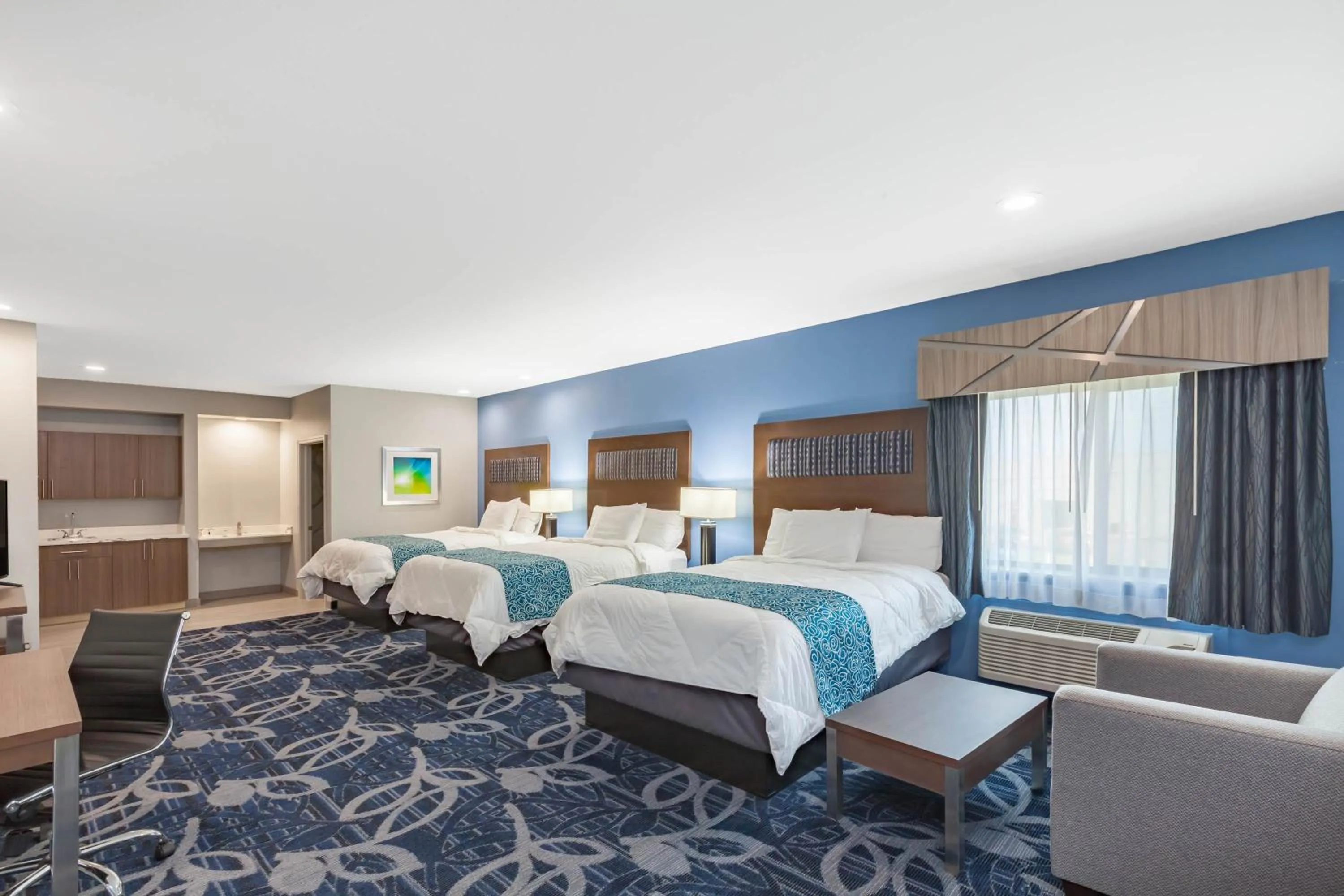 Photo of the whole room, Bed in Baymont by Wyndham Houston Hobby Airport
