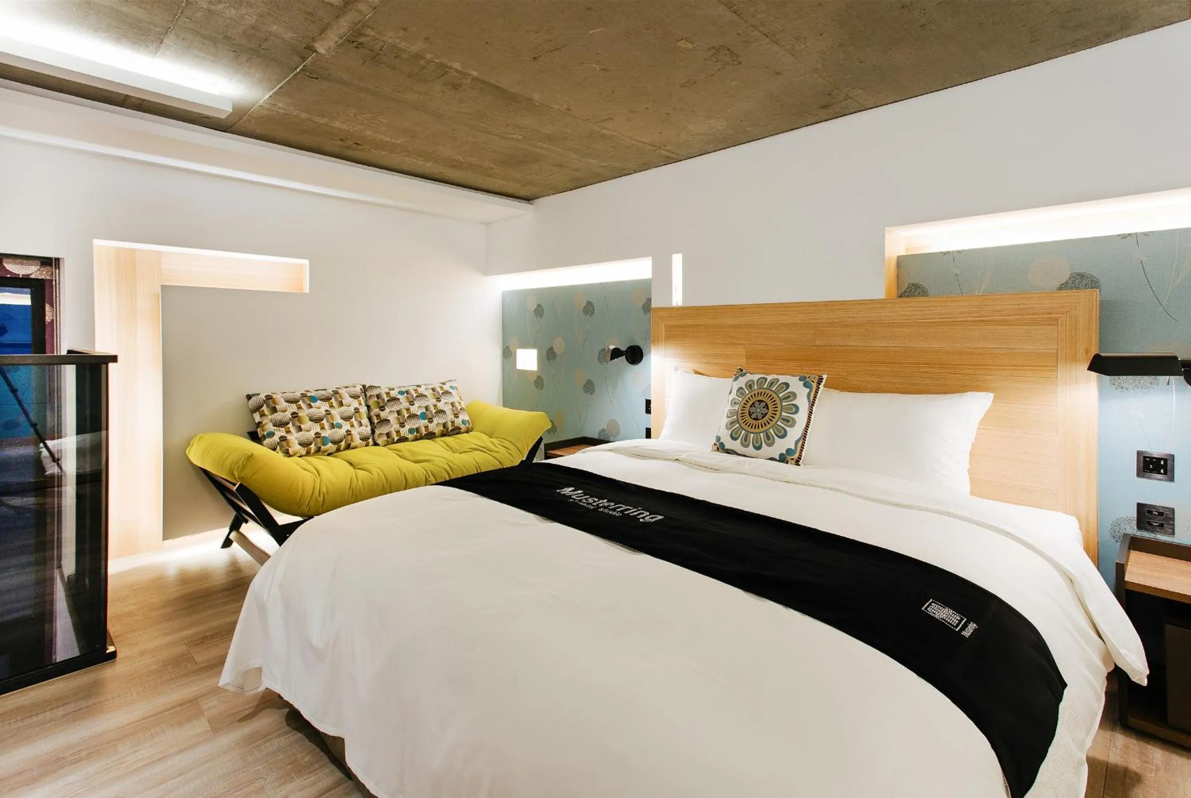 Bed in CHECK inn Taichung Zhongshan