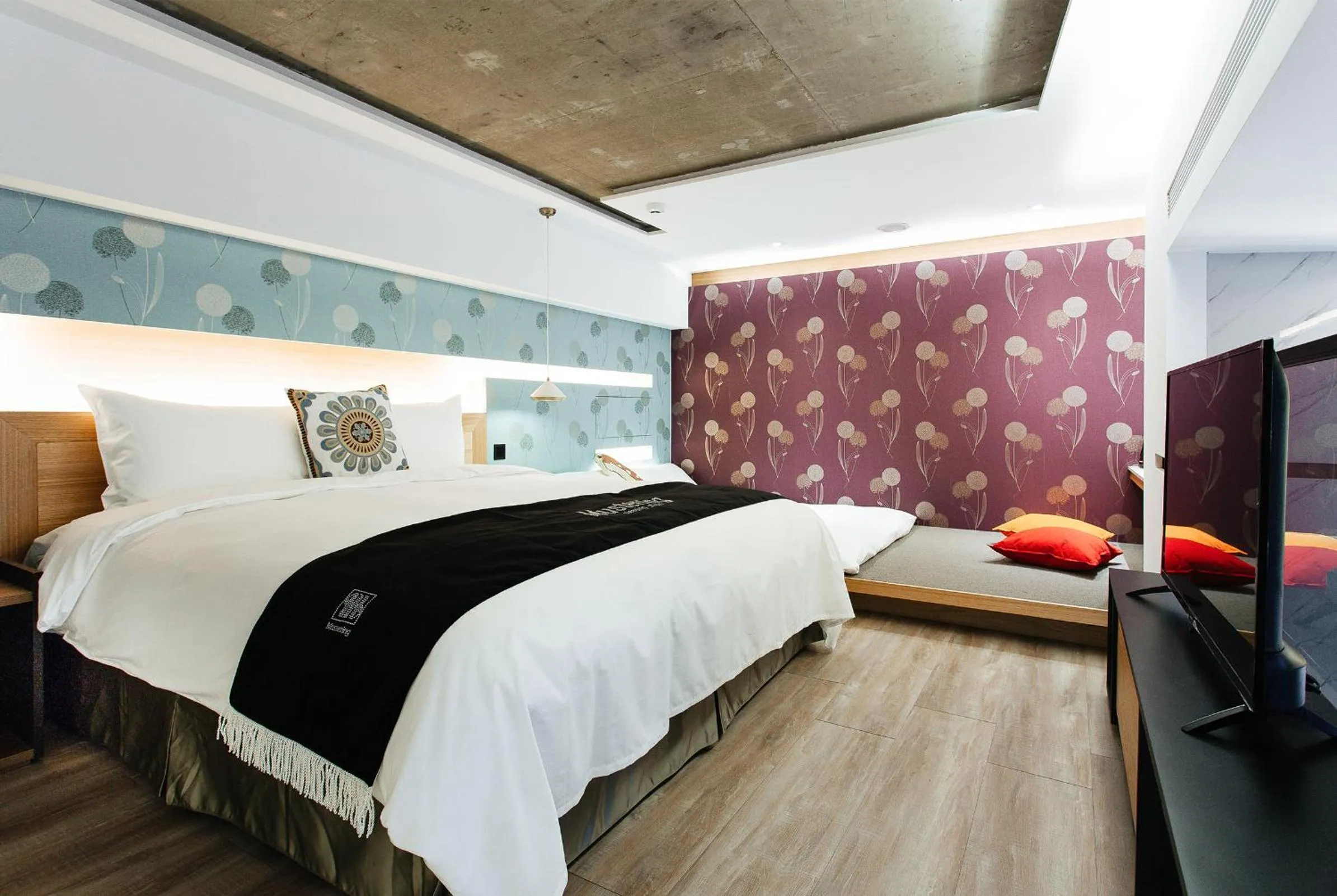 Bed in CHECK inn Taichung Zhongshan