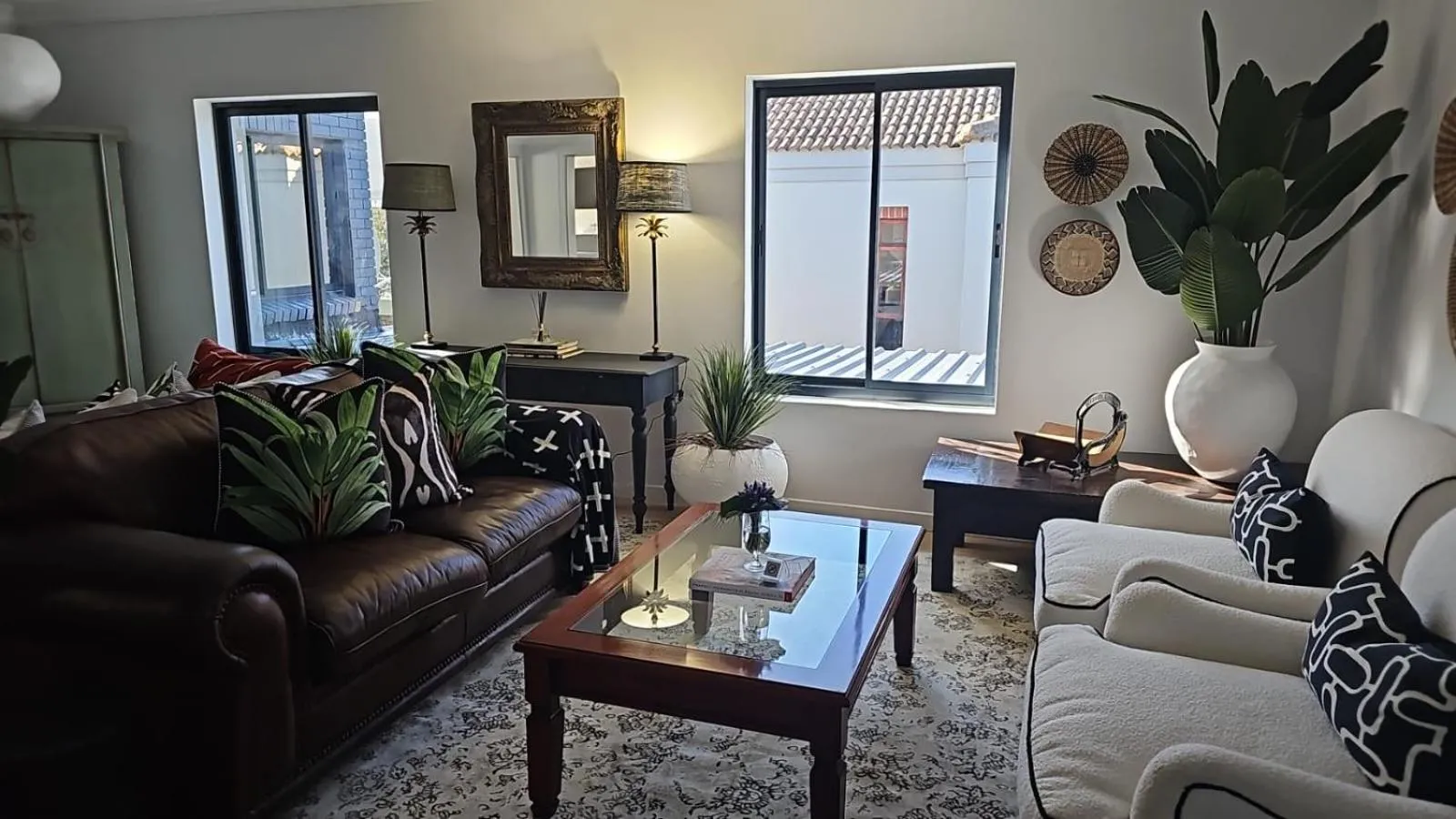 Communal lounge/ TV room in The Whale's Tale Guesthouse