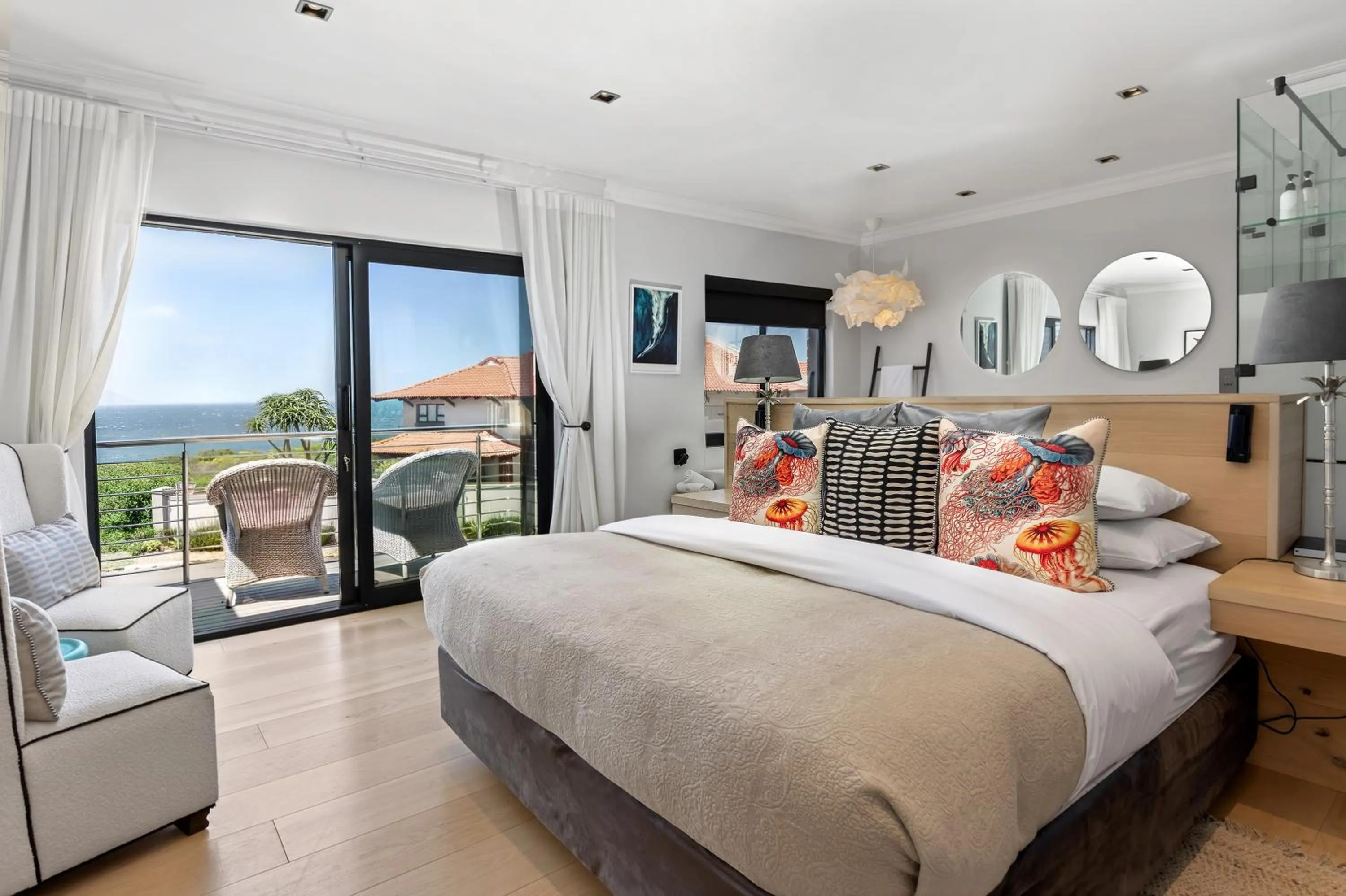 Photo of the whole room, Bed in The Whale's Tale Guesthouse