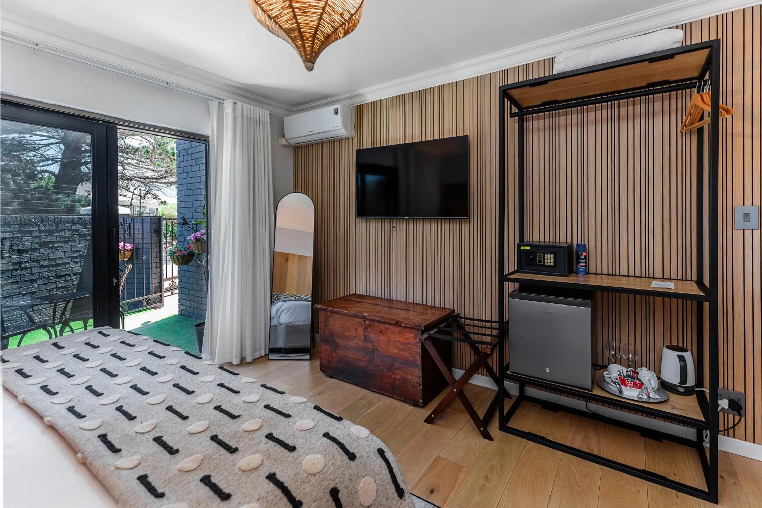 Bedroom, Bed in The Whale's Tale Guesthouse