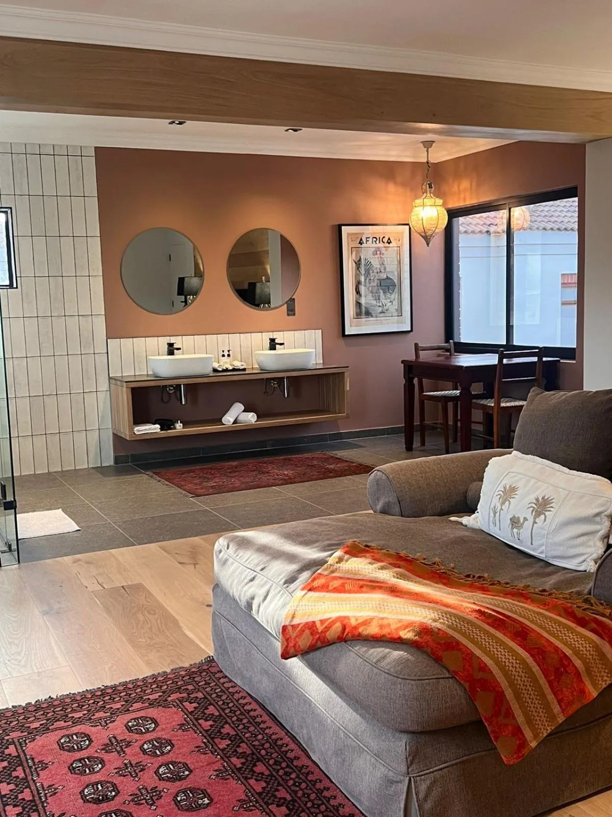 Bathroom, Bed in The Whale's Tale Guesthouse