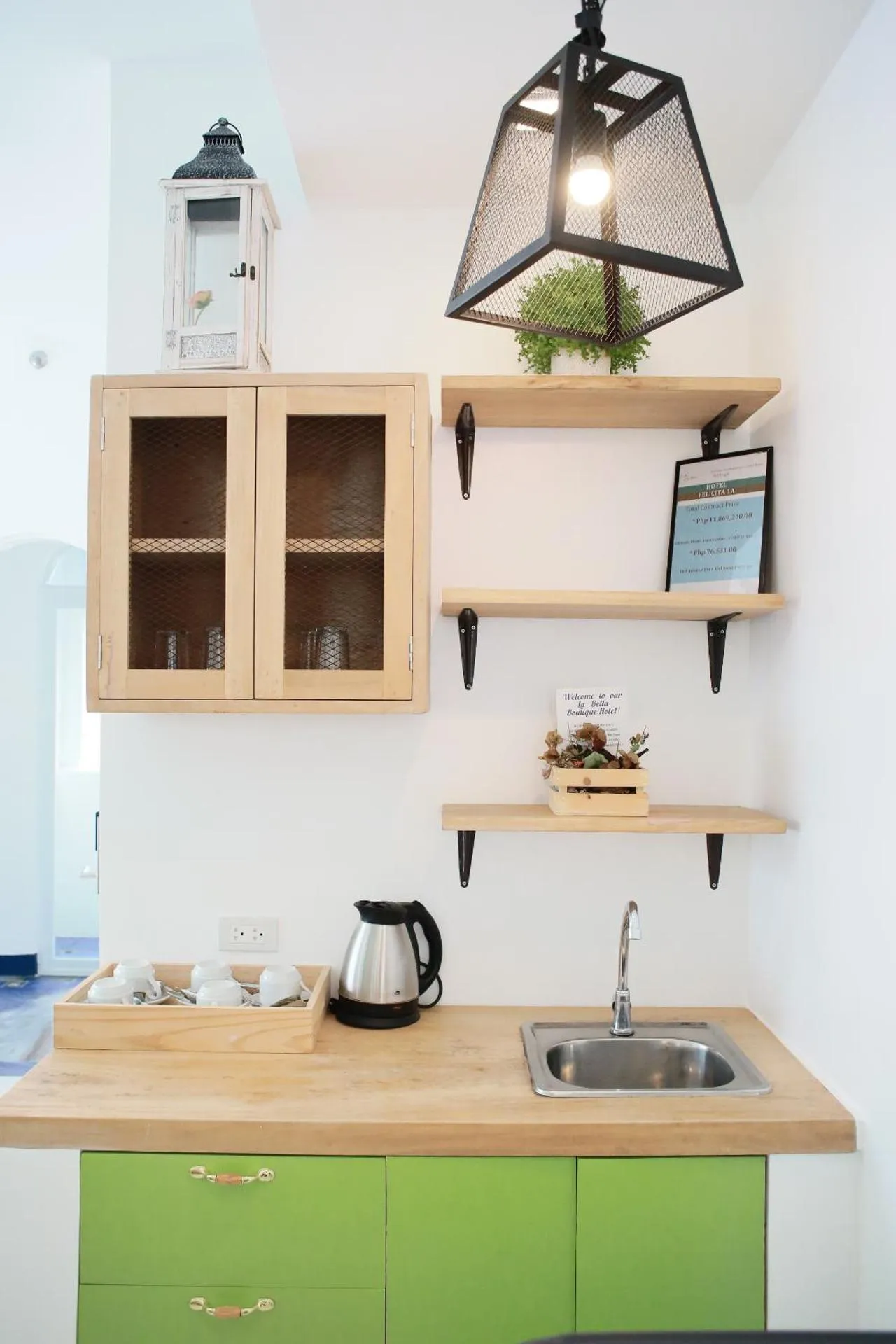 Kitchen or kitchenette in La Bella Boutique Hotel