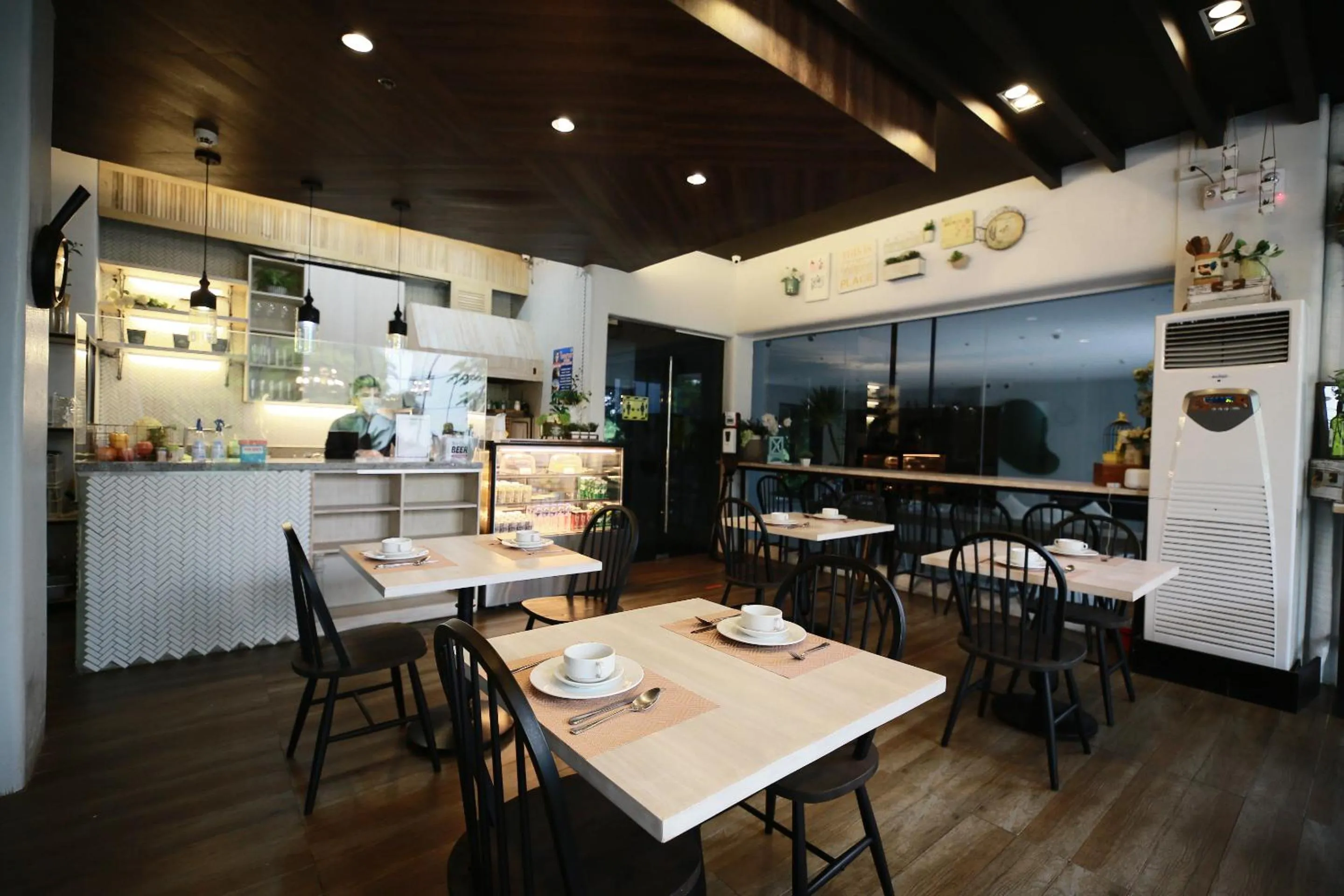 Restaurant/places to eat in La Bella Boutique Hotel