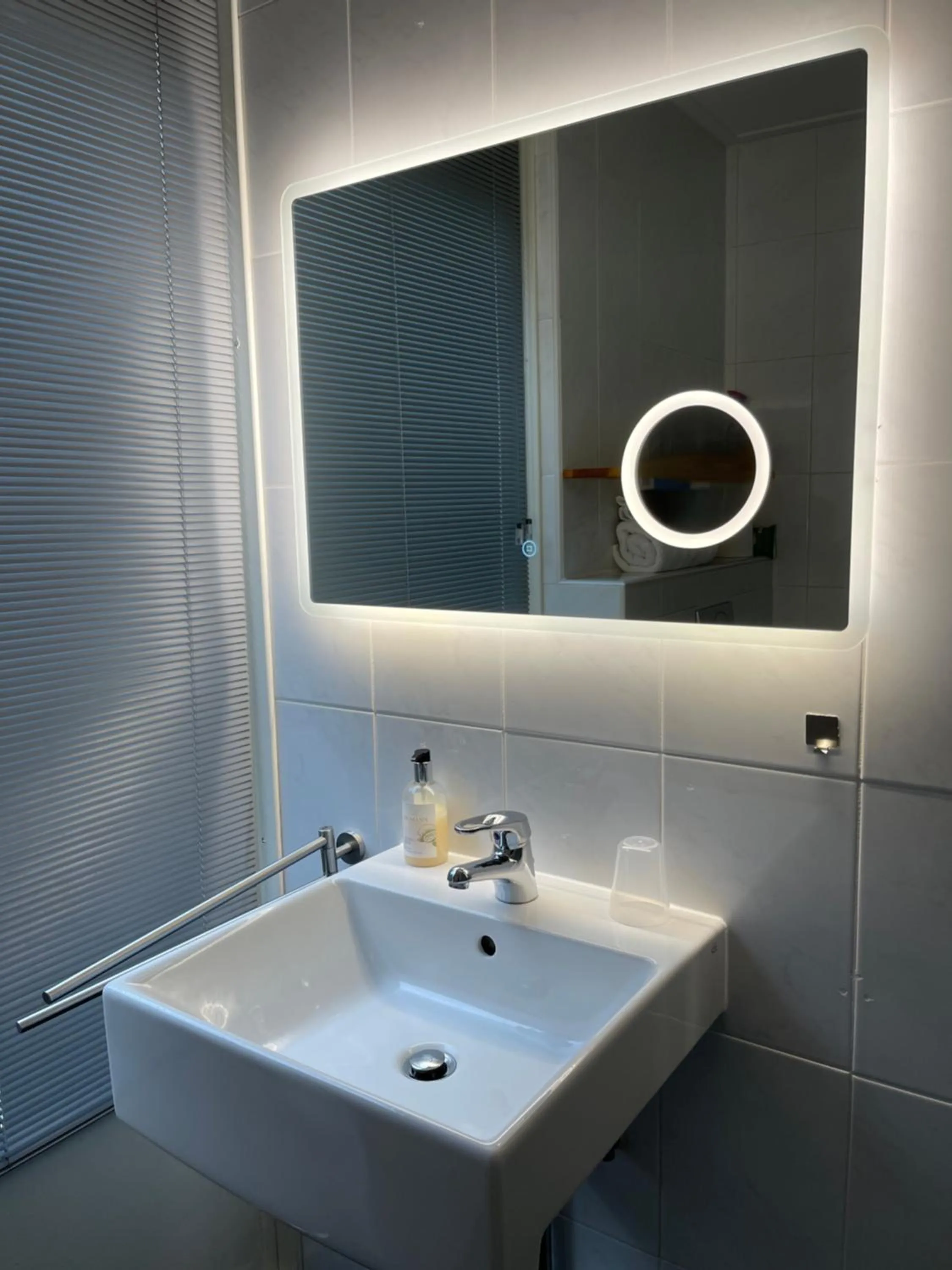 Bathroom in B & B De Stijl