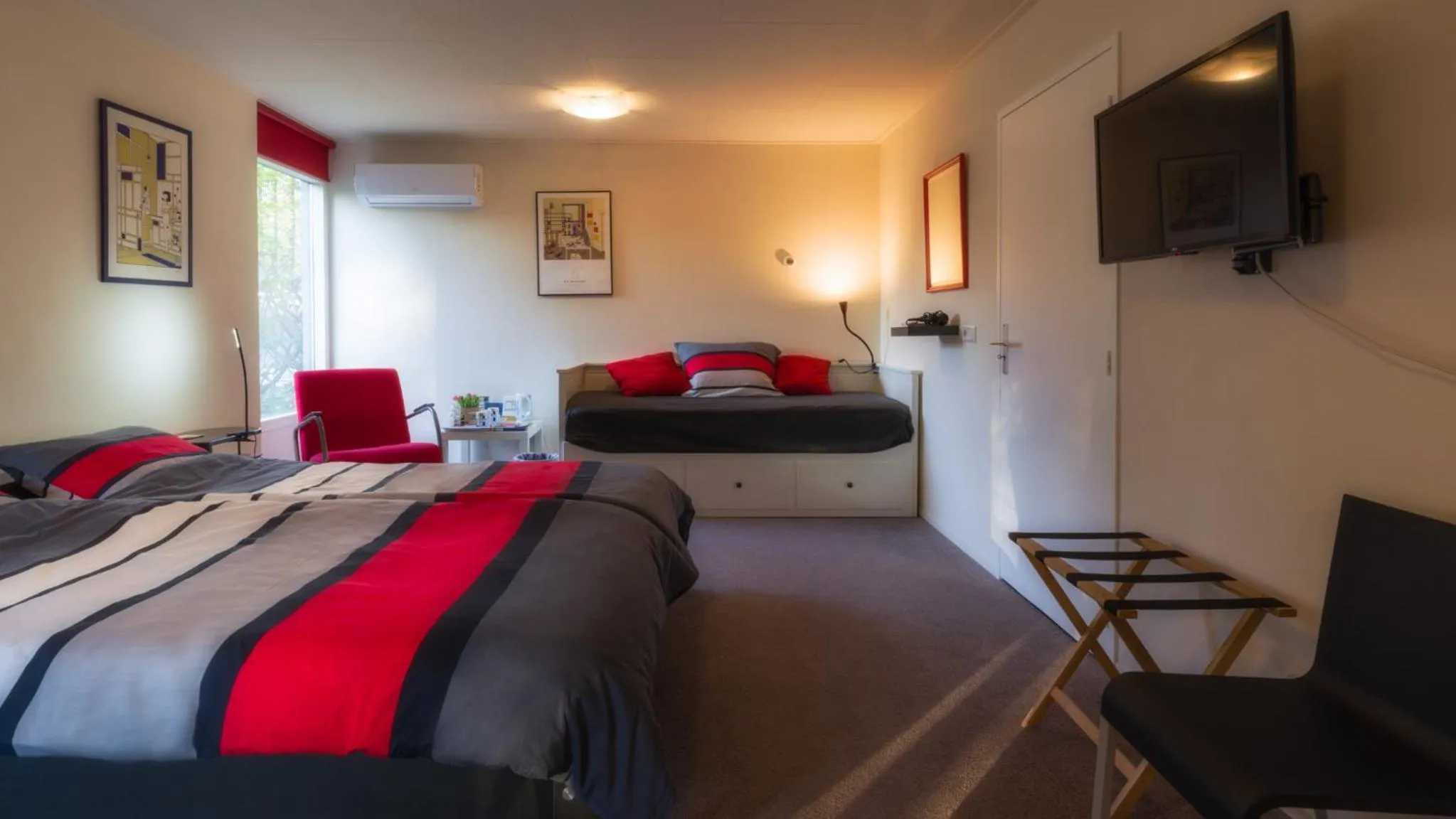 TV and multimedia in B & B De Stijl