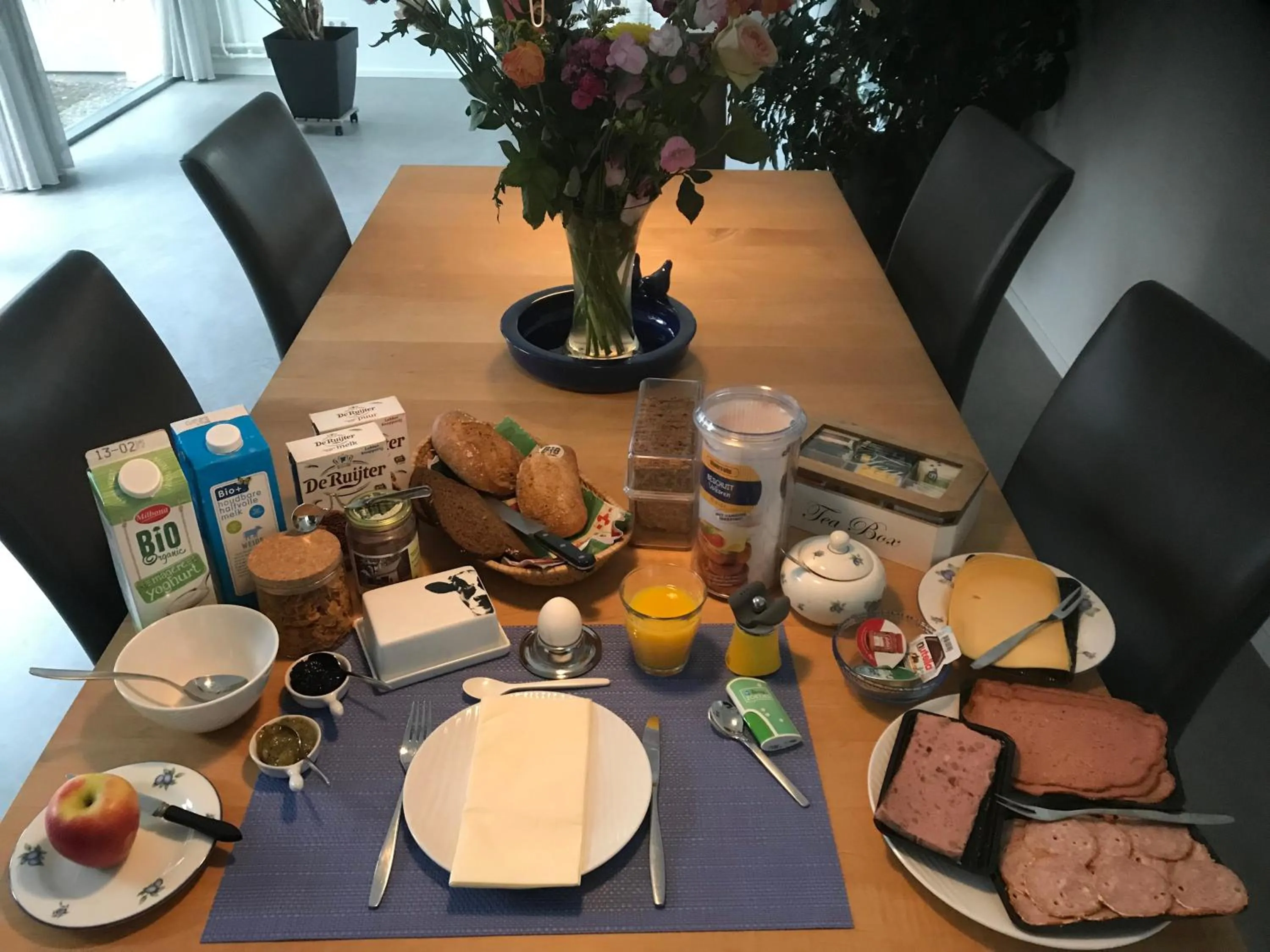 Breakfast in B & B De Stijl