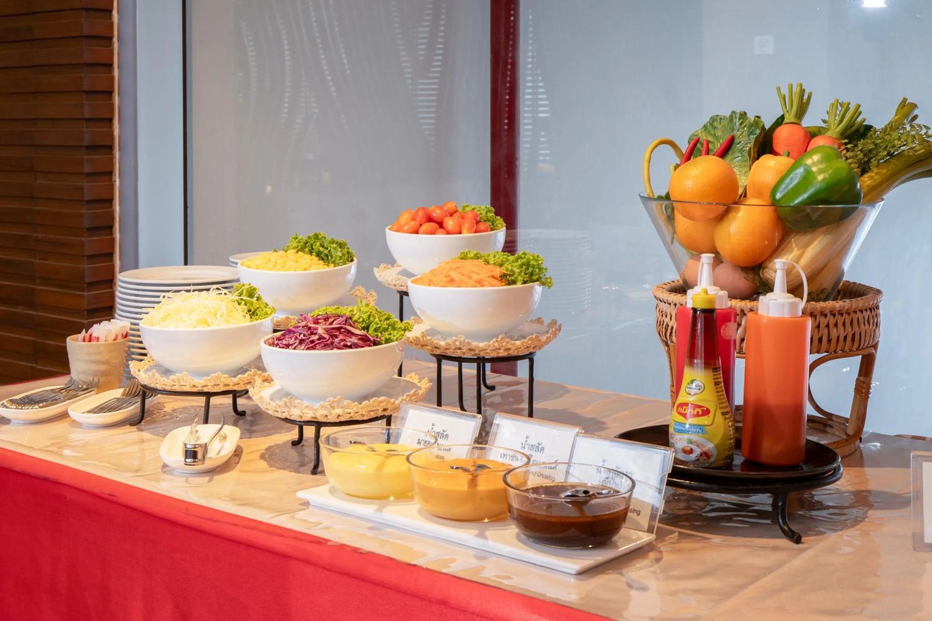 Food and drinks in Lily Hotel Bangkok