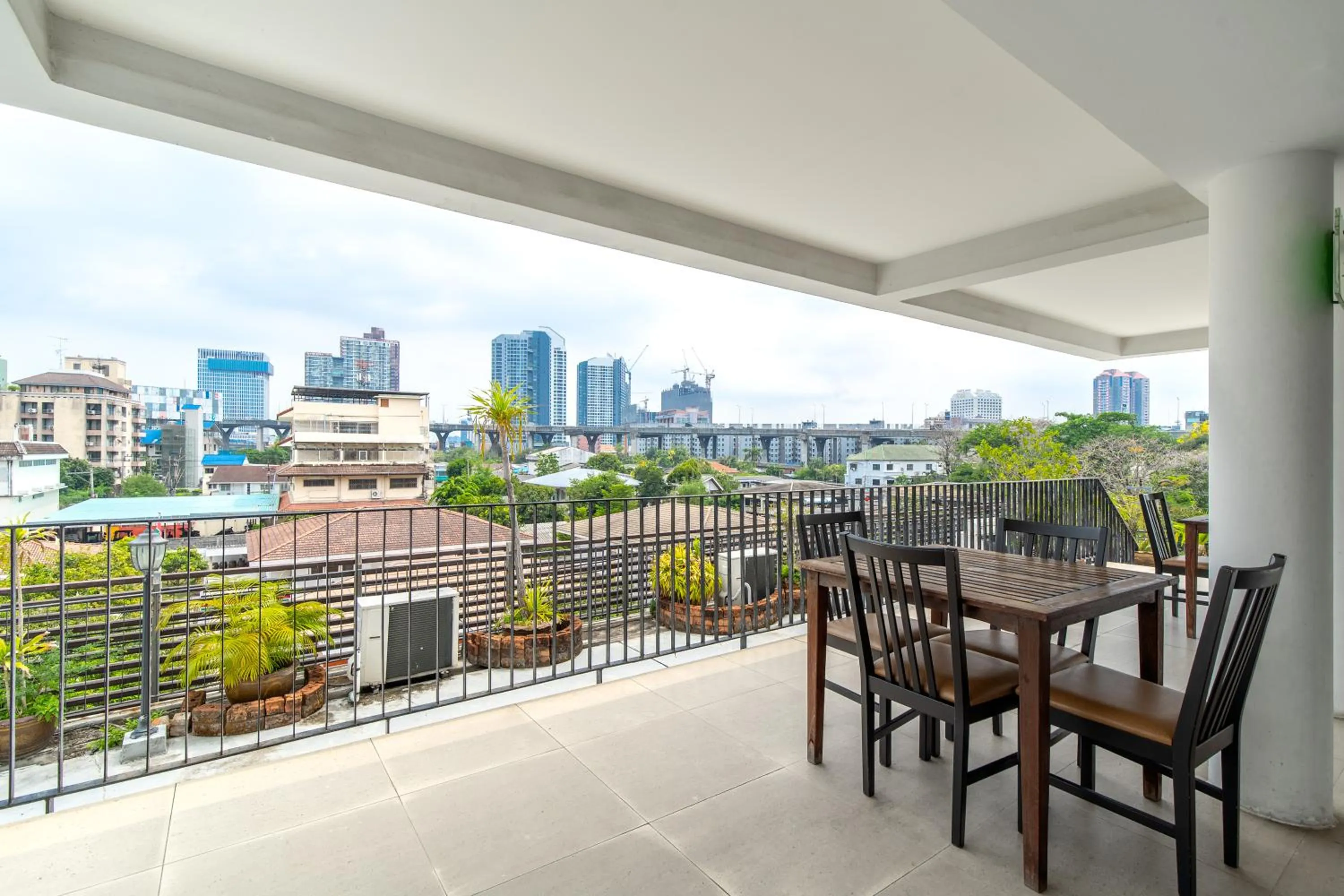 Patio in Lily Hotel Bangkok