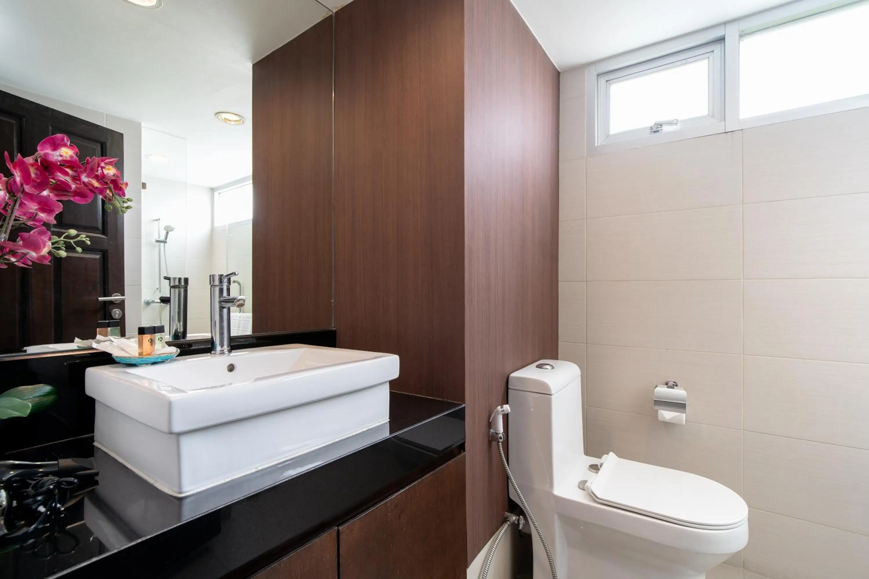 Toilet in Lily Hotel Bangkok