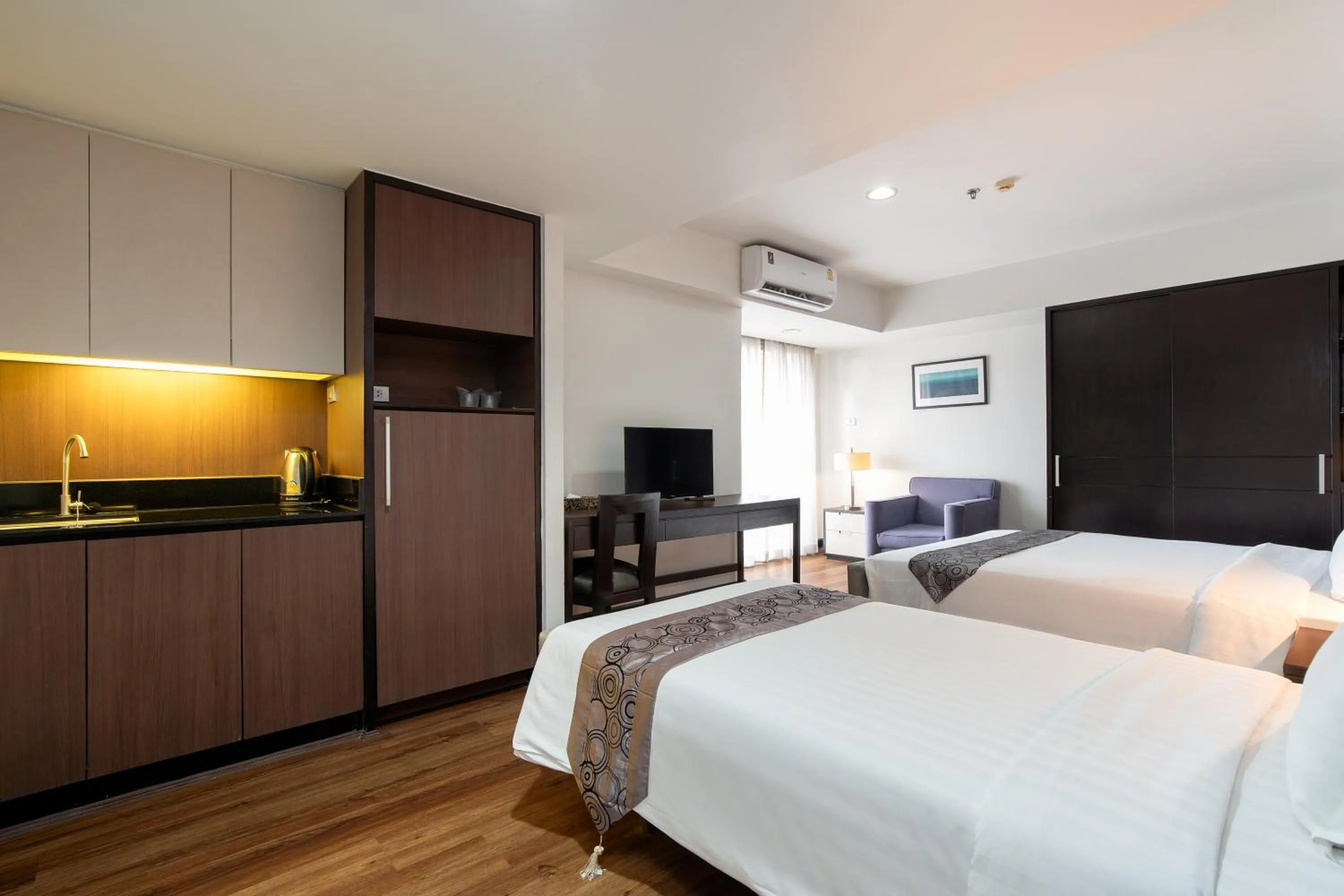 Bed in Lily Hotel Bangkok