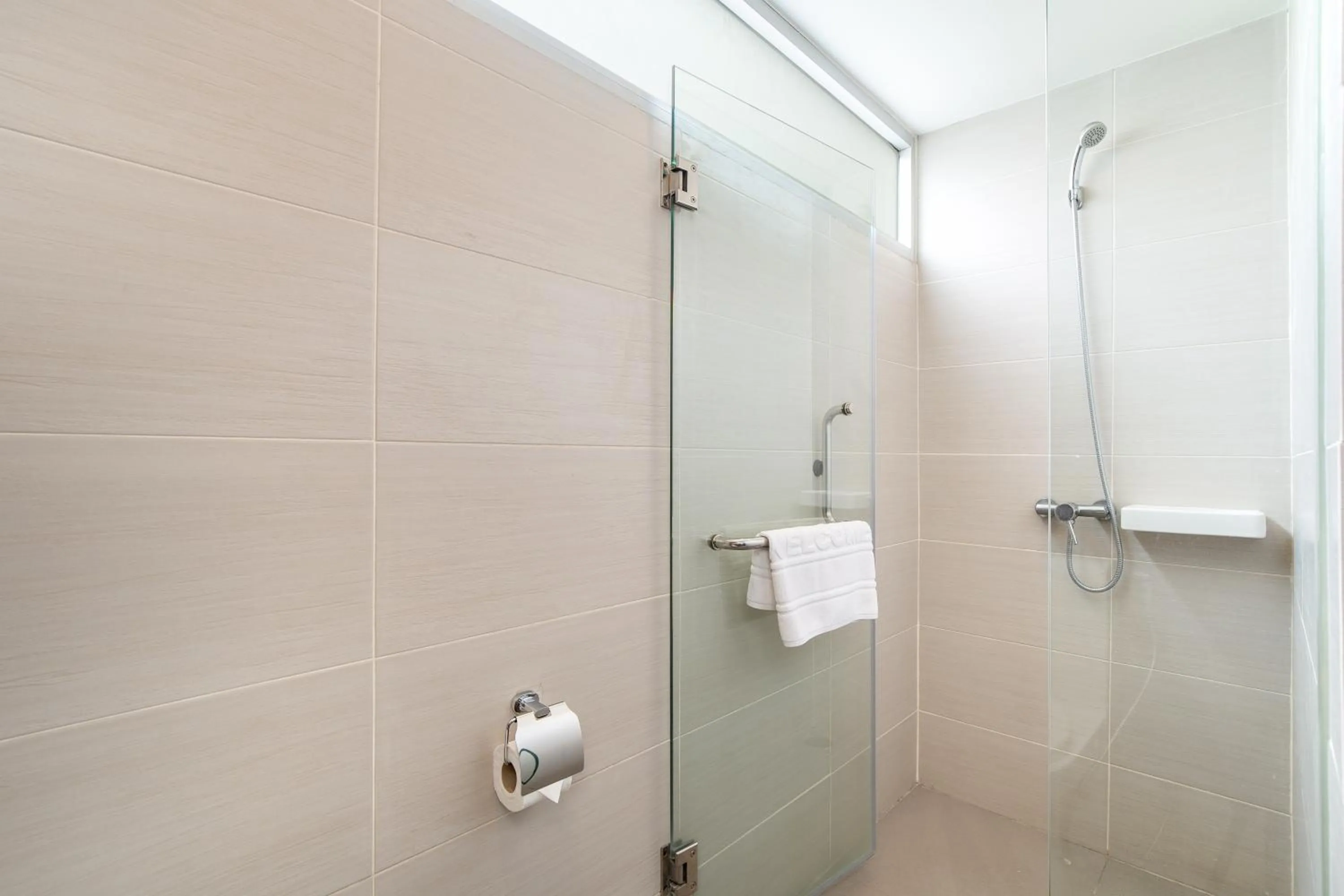 Shower in Lily Hotel Bangkok