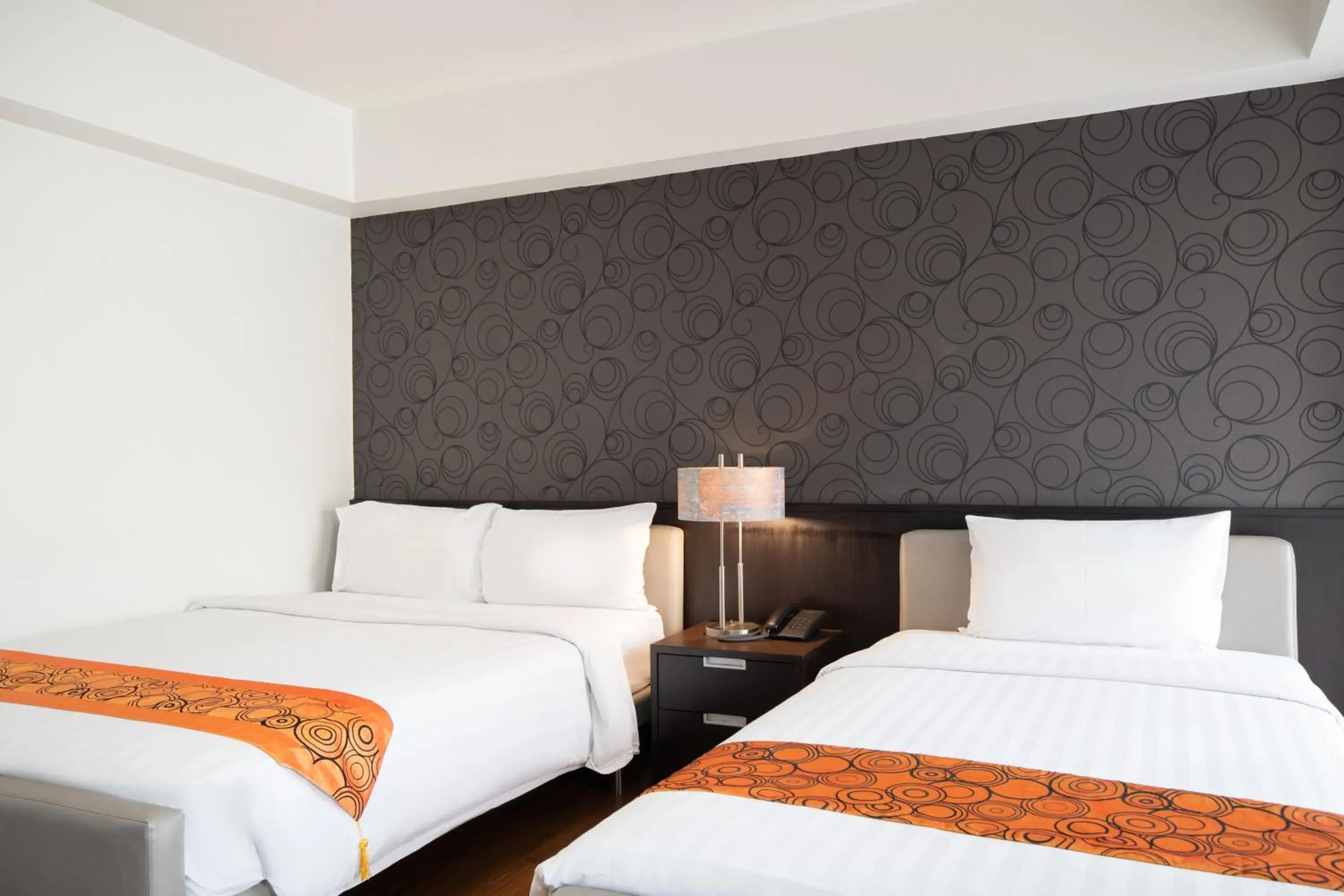 Deluxe Twin Room in Lily Hotel Bangkok Deluxe Twin Room in Lily Hotel Bangkok