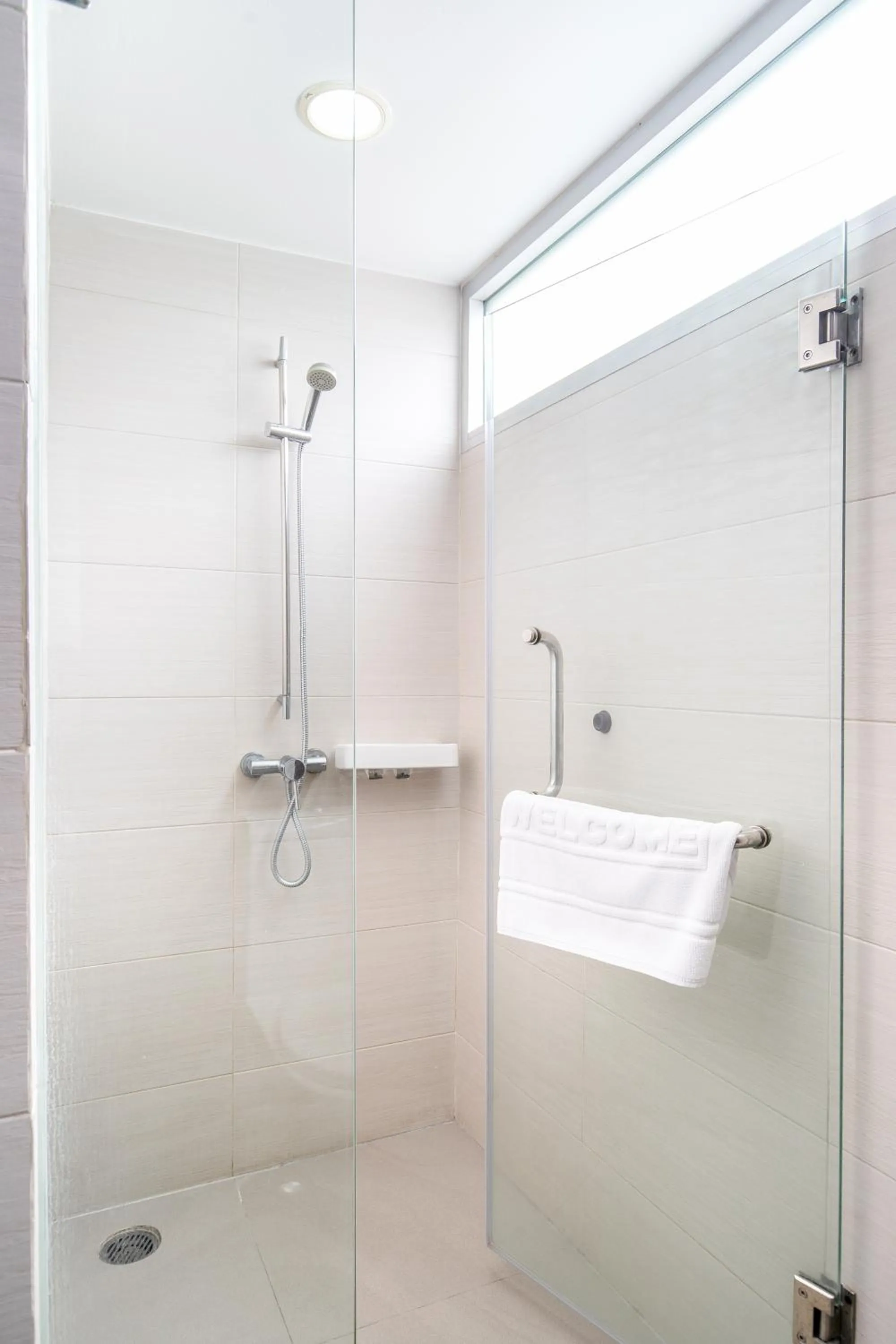 Shower in Lily Hotel Bangkok