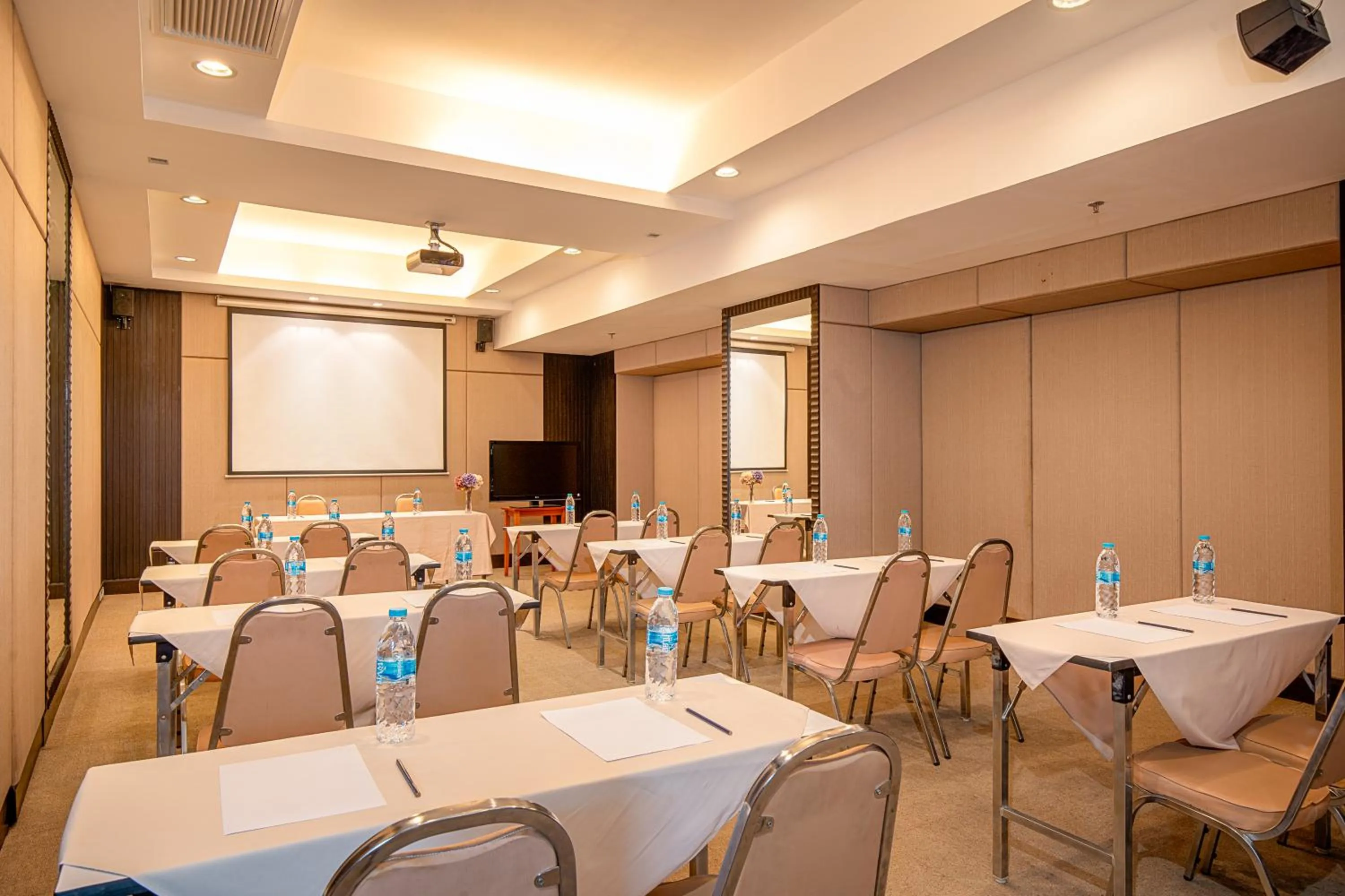 Meeting/conference room in Lily Hotel Bangkok