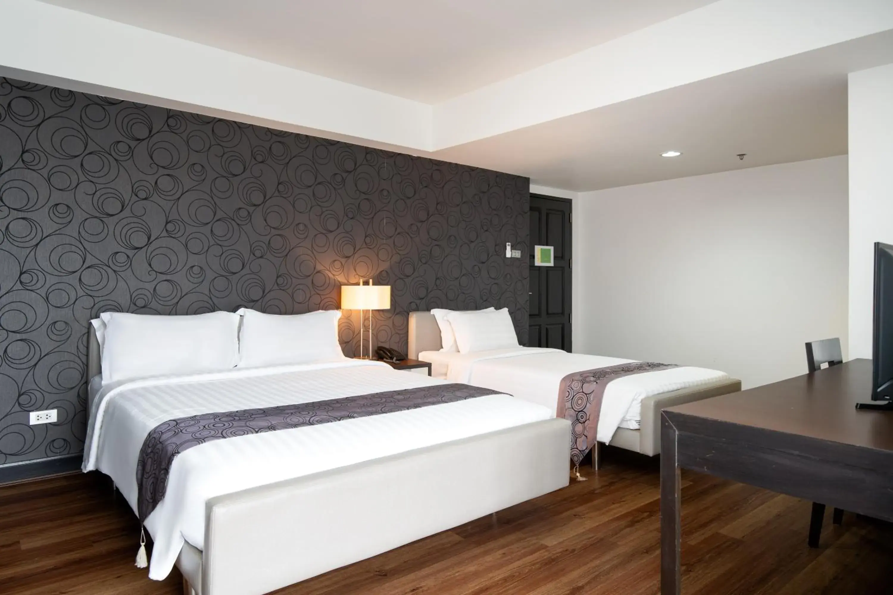 Superior Twin Room in Lily Hotel Bangkok Superior Twin Room in Lily Hotel Bangkok