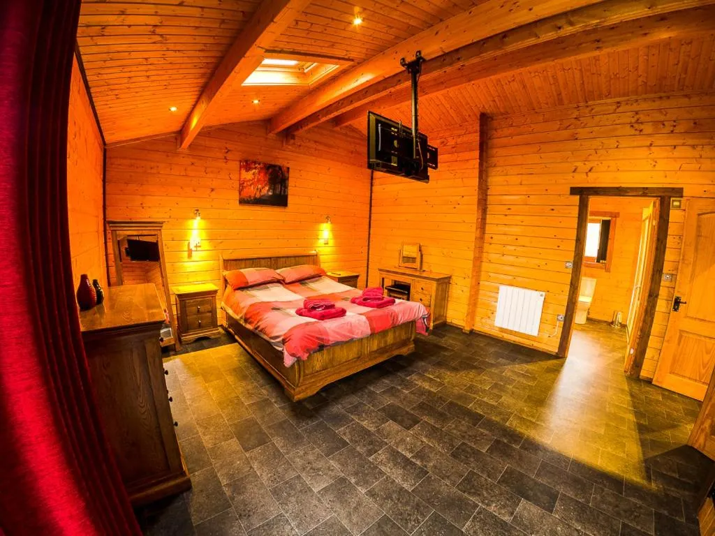 Bedroom, Bed in New Forest Lodges