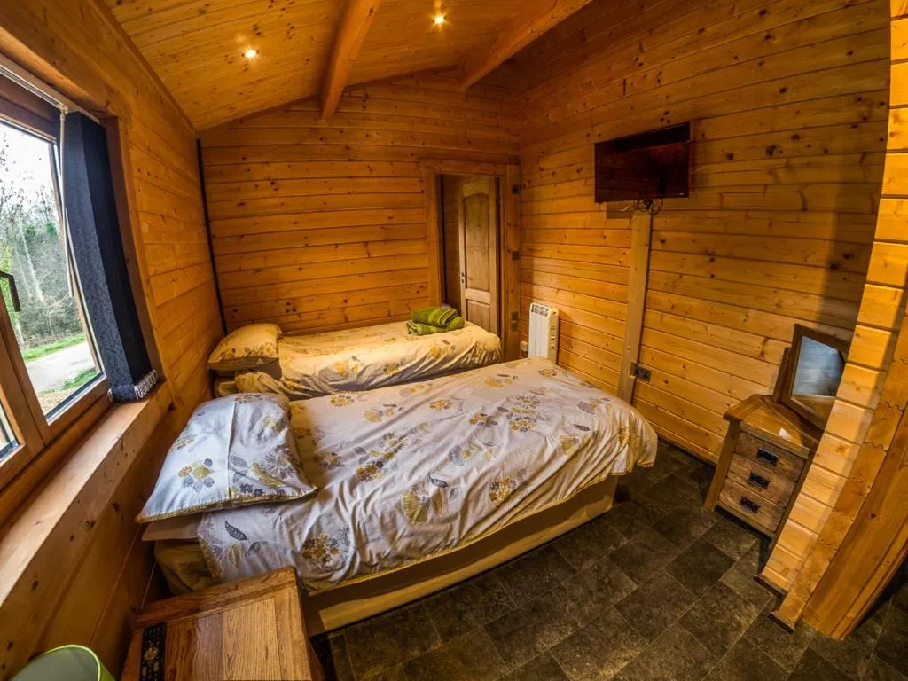 Bedroom, Bed in New Forest Lodges