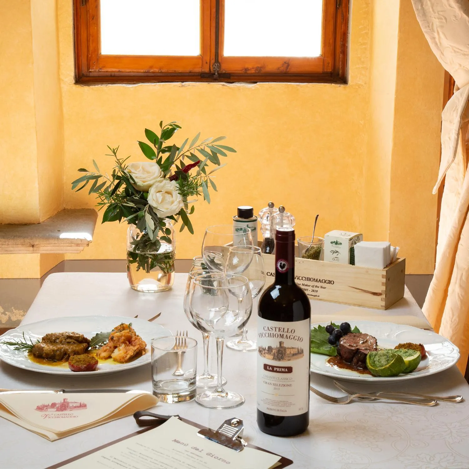 Dining area in Castello Vicchiomaggio