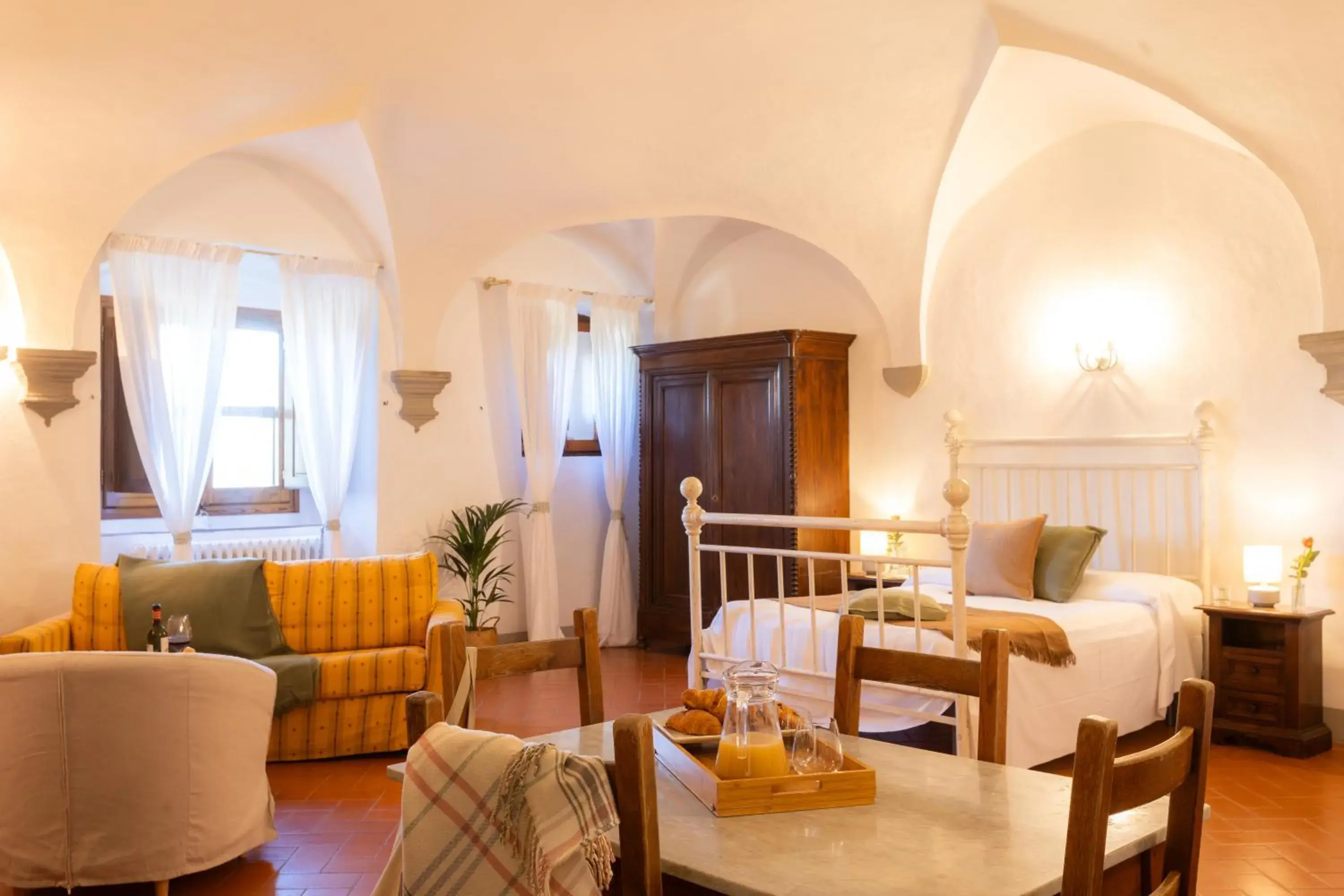 Superior Apartment with Partial Garden View in Castello Vicchiomaggio Superior Apartment with Partial Garden View in Castello Vicchiomaggio