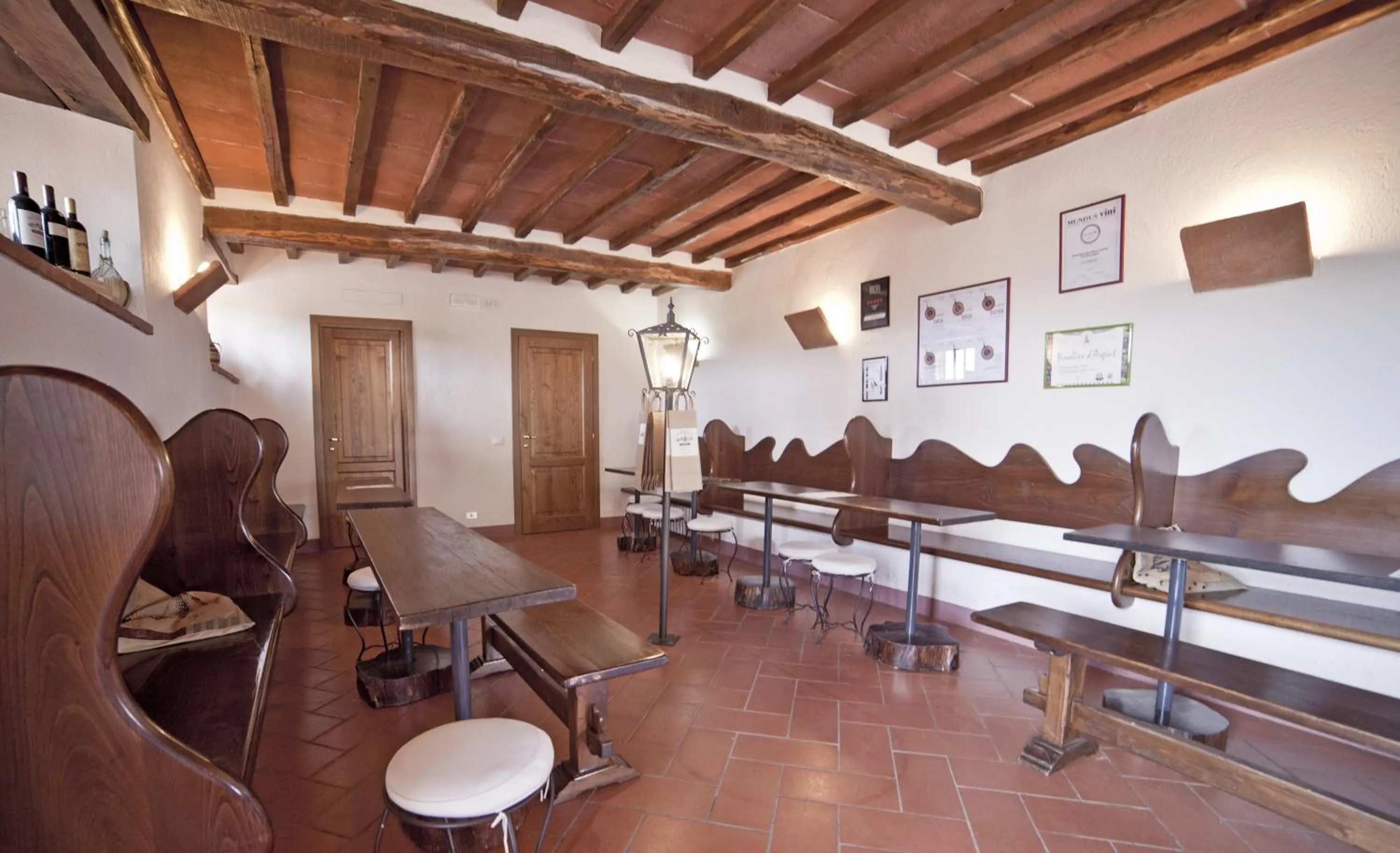 On-site shops in Castello Vicchiomaggio