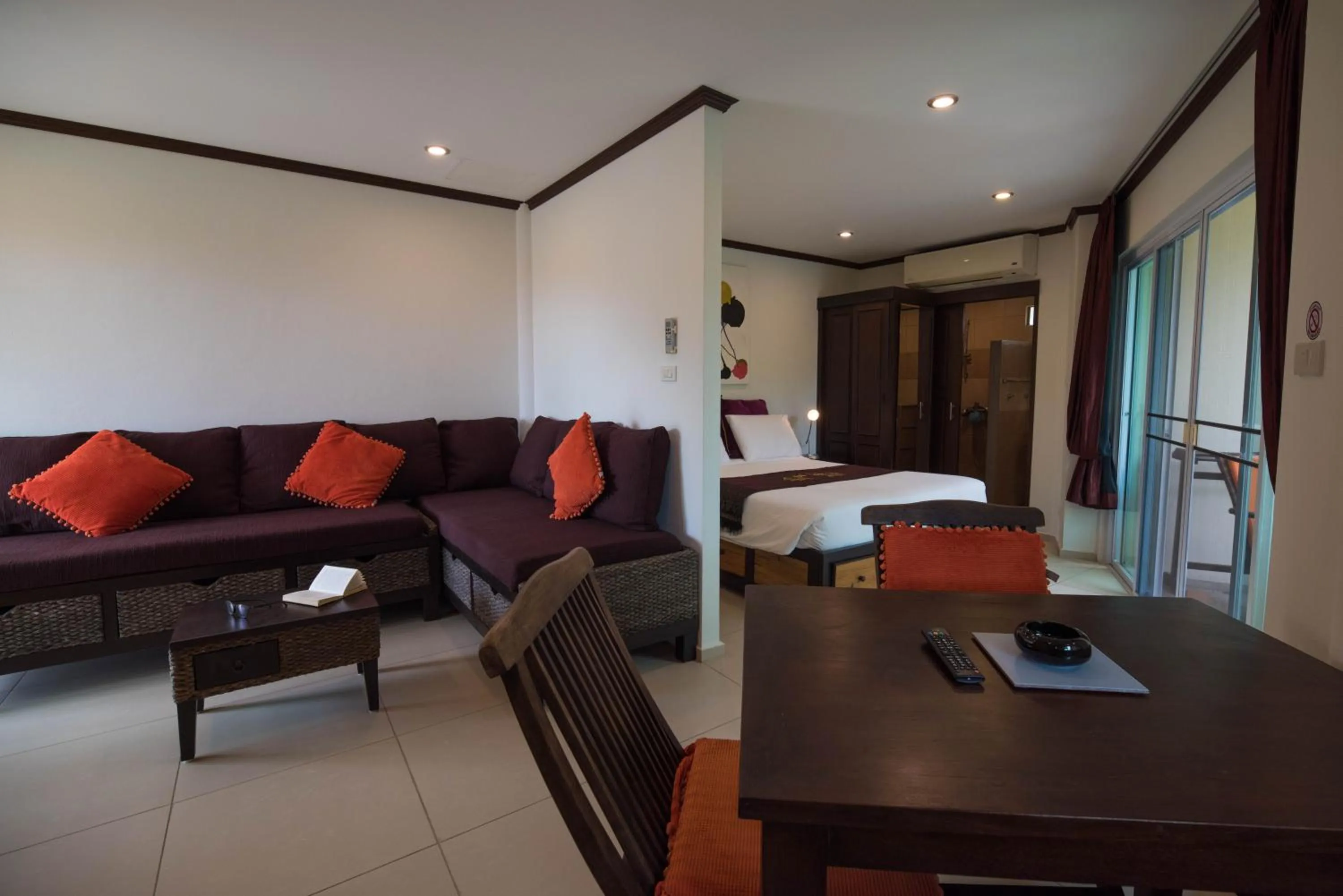 Photo of the whole room, Bed in Chaweng Noi Residence