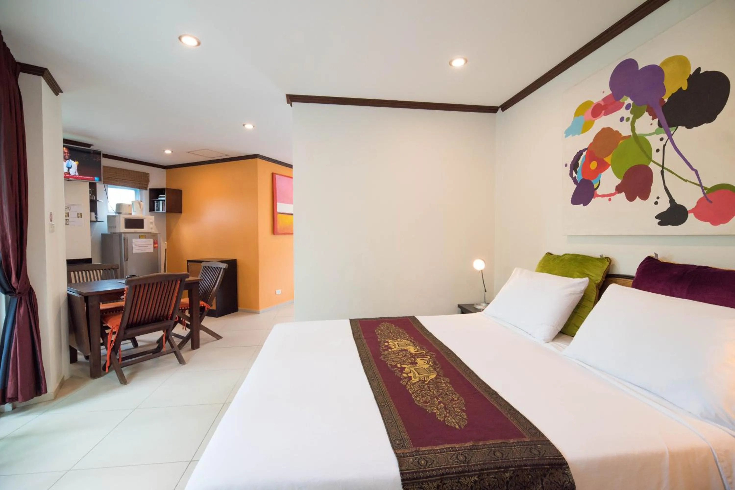 Photo of the whole room, Bed in Chaweng Noi Residence