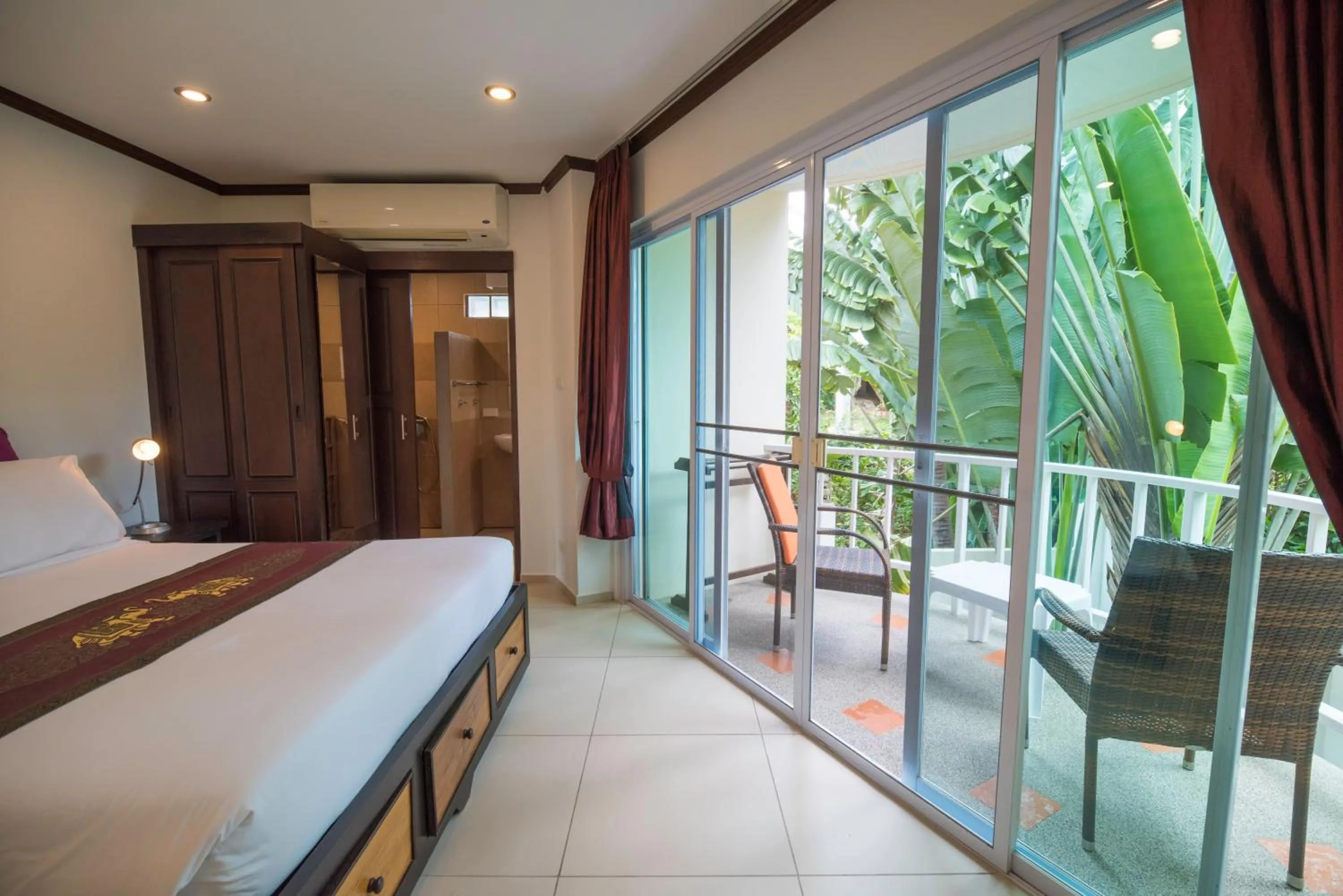 Photo of the whole room, Bed in Chaweng Noi Residence