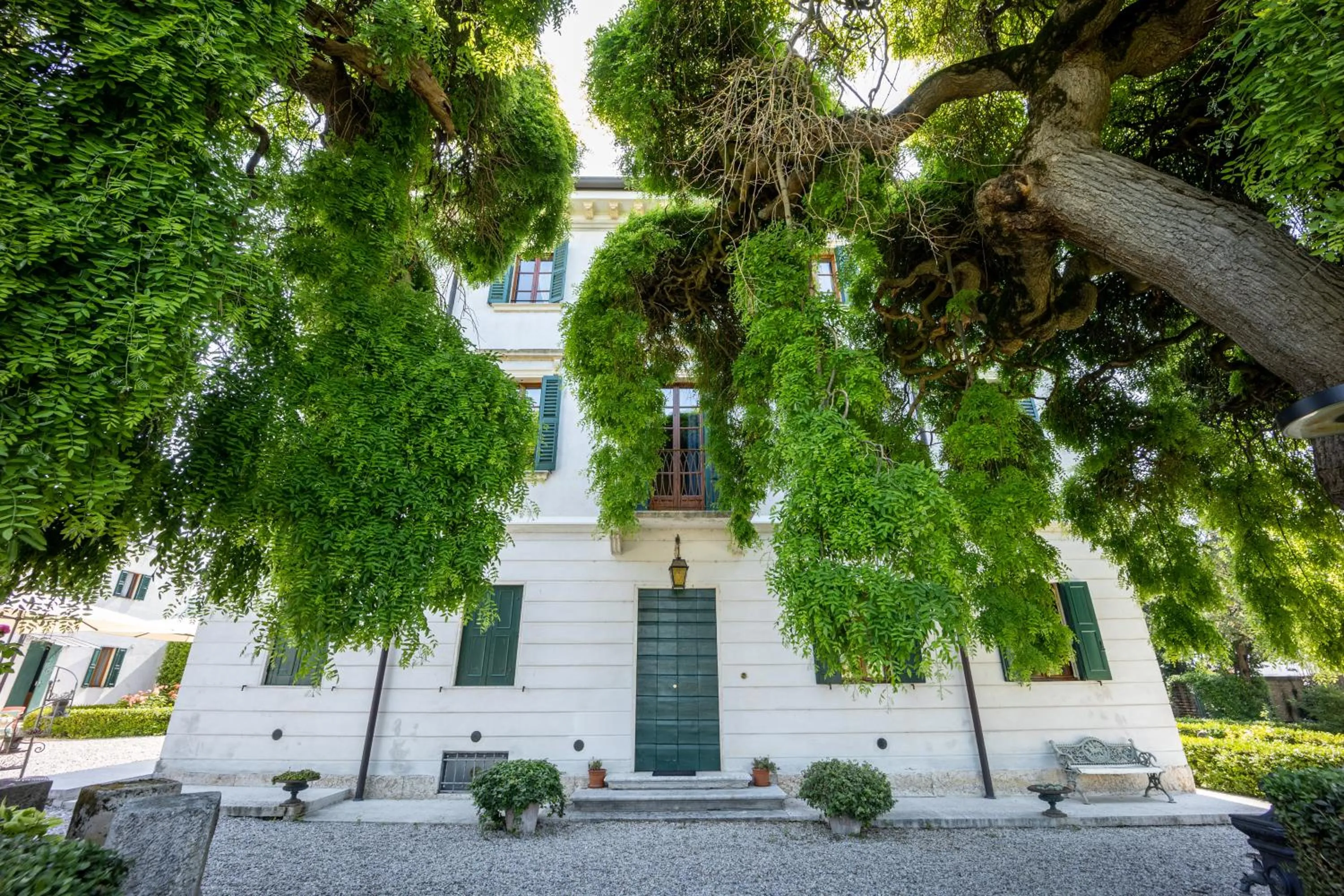 Property building in Villa Nichesola