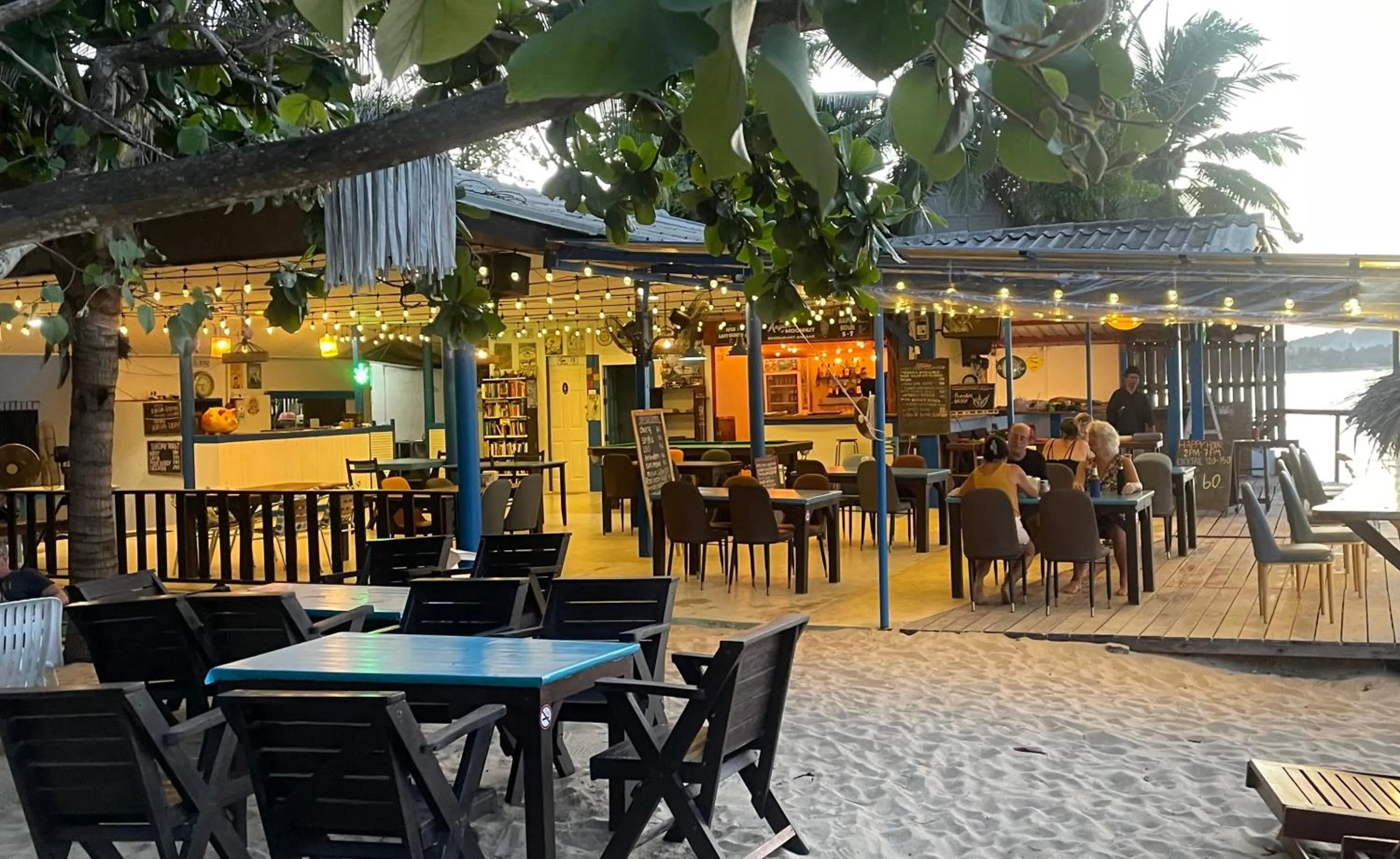 Restaurant/places to eat in Moonhut Bungalows