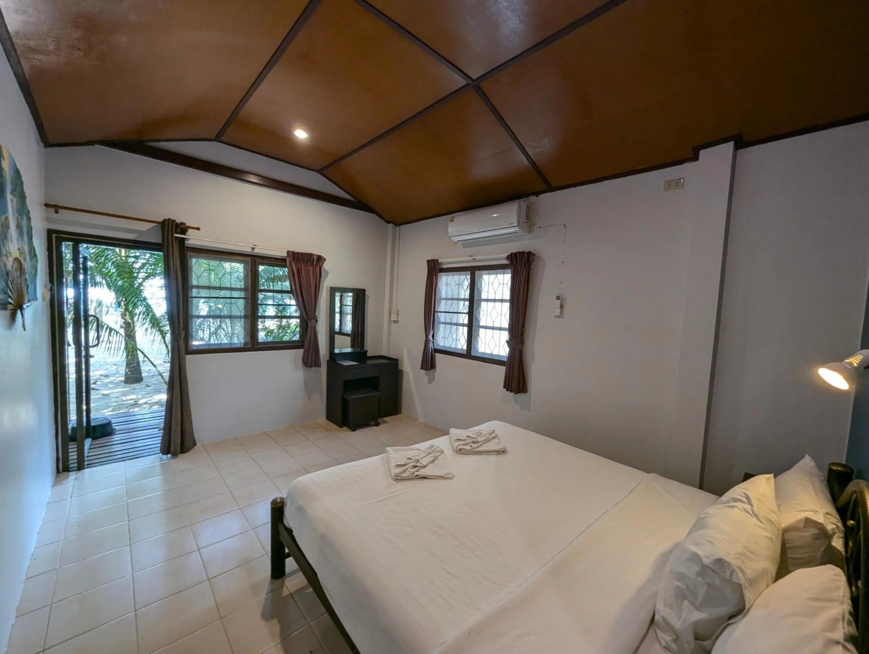 Bedroom, Bed in Moonhut Bungalows