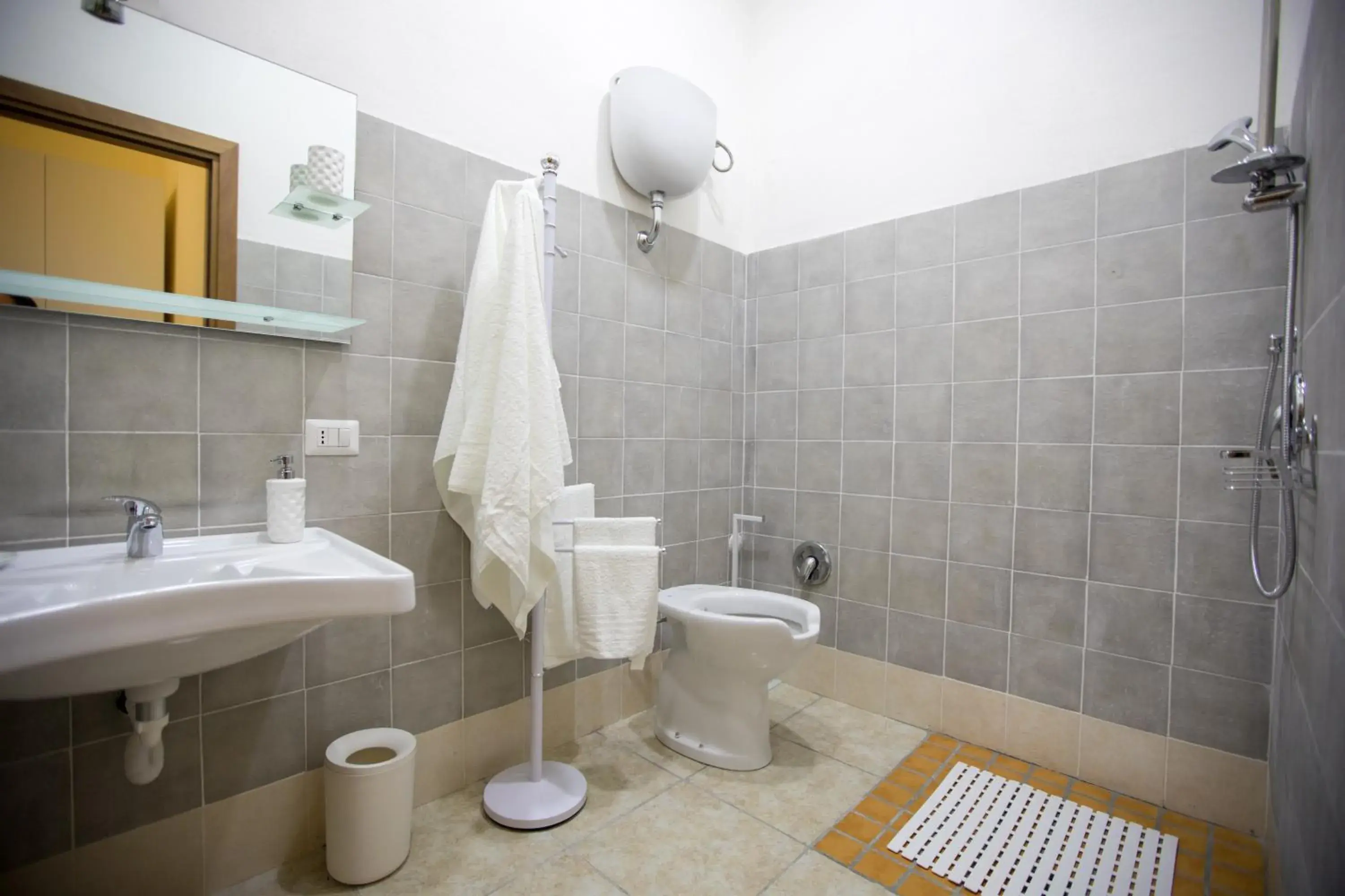 King Room with Roll-In Shower - Disability Access in Capriccio Di Pasta Residence & Spa King Room with Roll-In Shower - Disability Access in Capriccio Di Pasta Residence & Spa