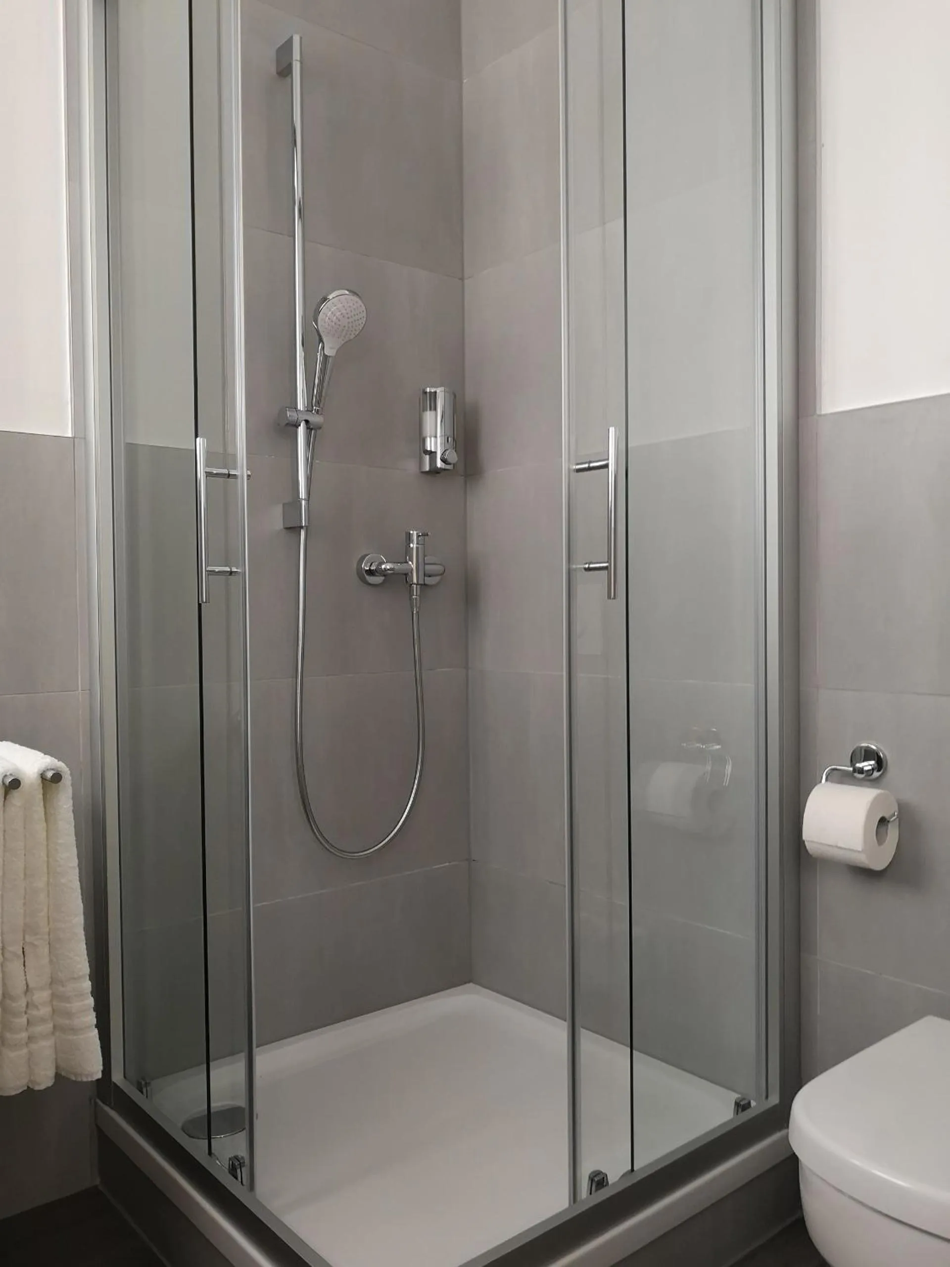 Shower in Trip Inn PostApart Aschaffenburg