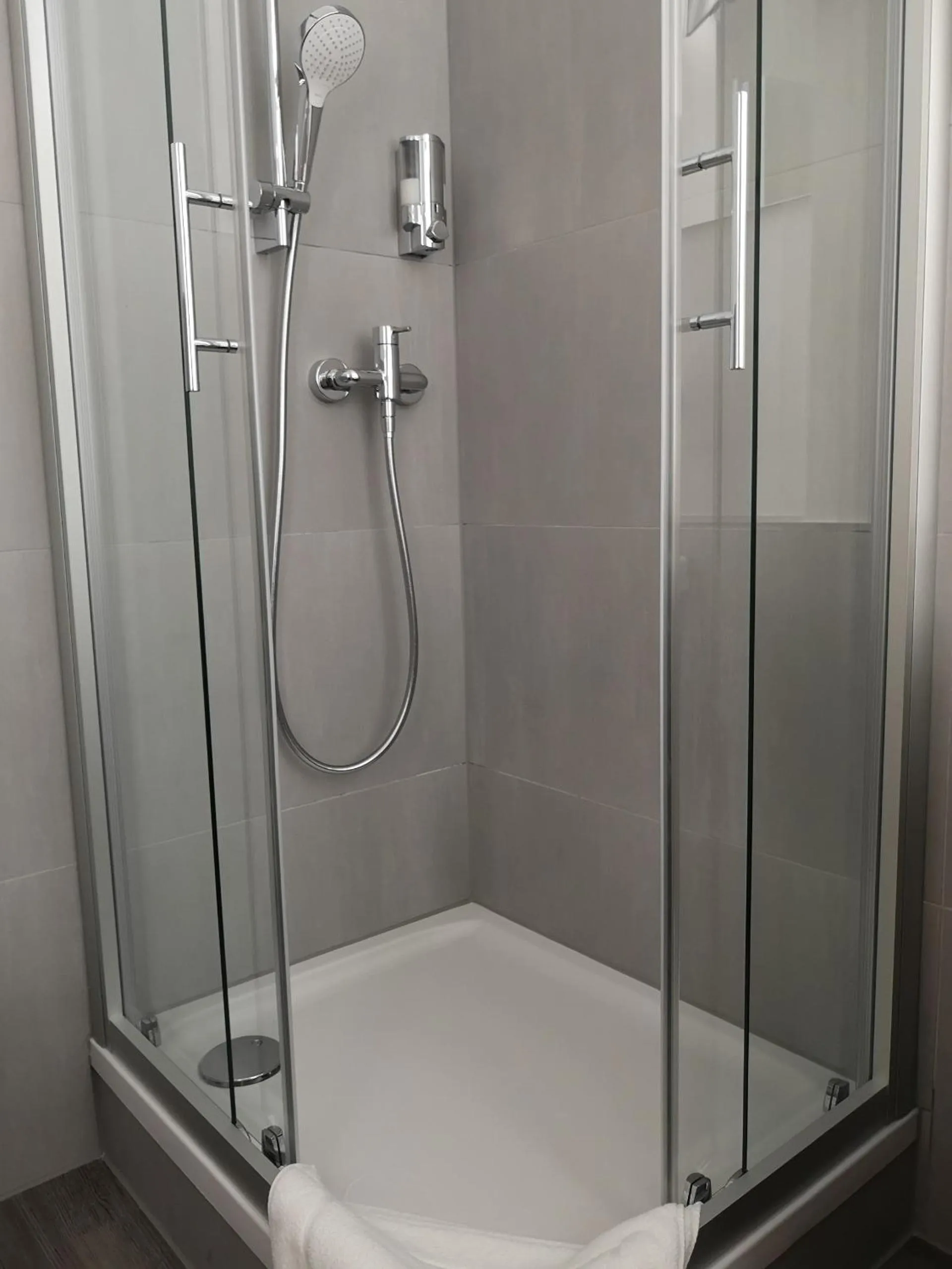 Shower in Trip Inn PostApart Aschaffenburg