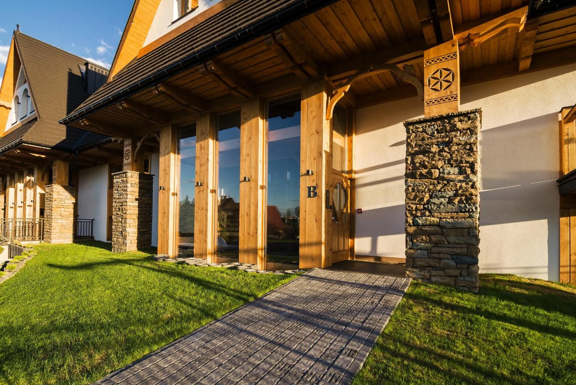 Facade/entrance in Rezydencja Zakopiańska