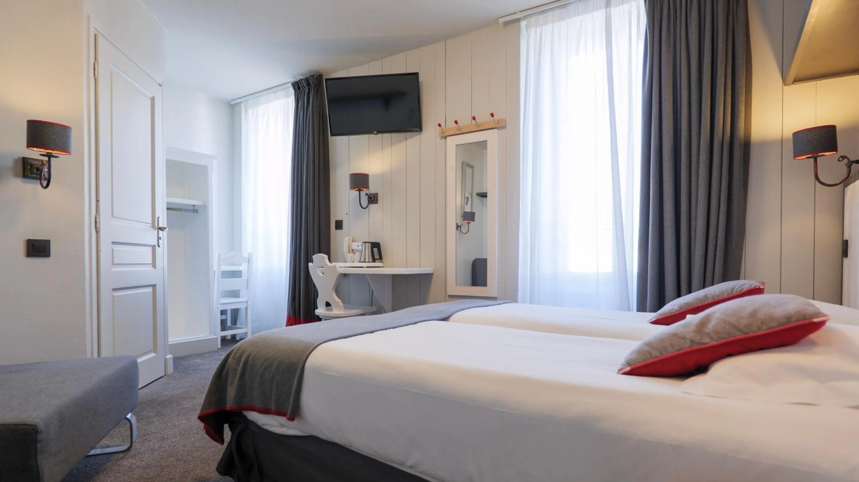 Photo of the whole room, Bed in Le Faucigny - Hotel de Charme & SPA