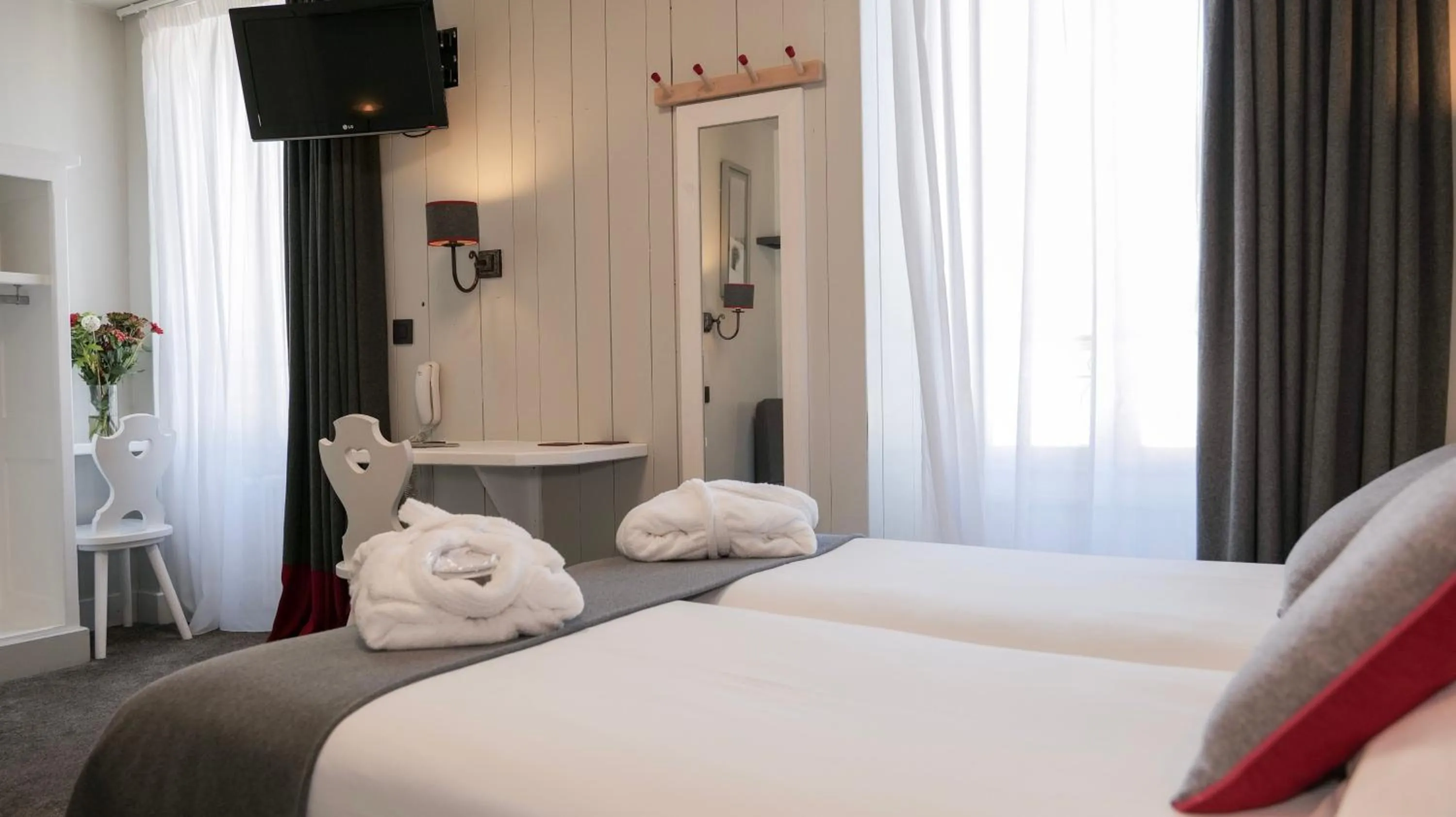 Bed in Le Faucigny - Hotel de Charme & SPA