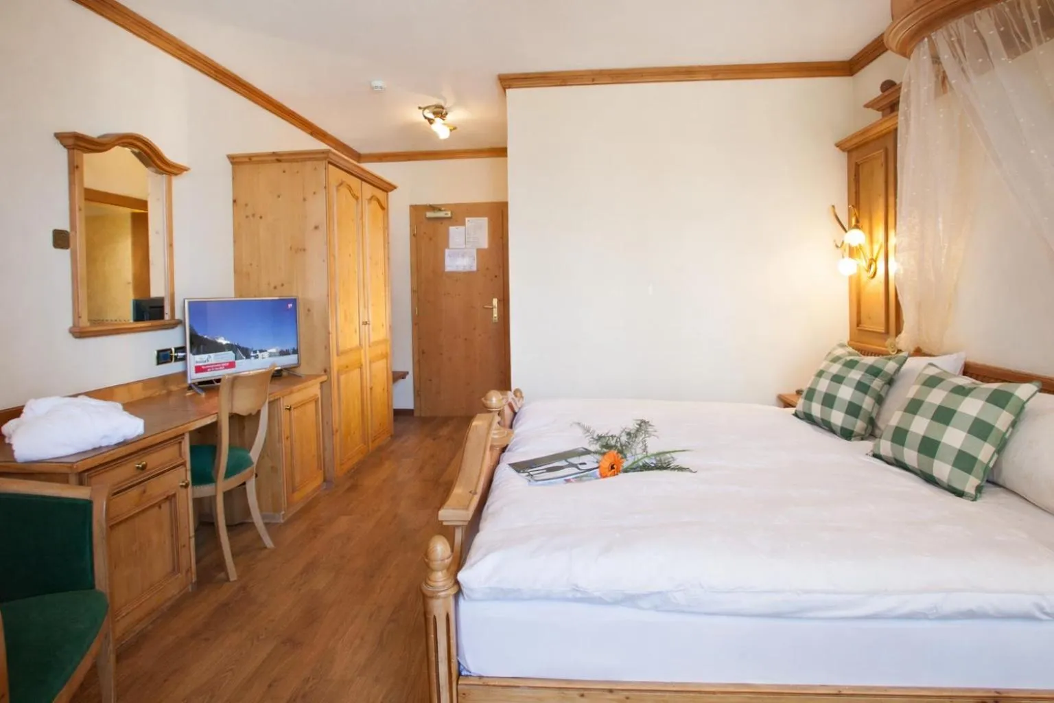 Bed in Hotel Comfort Erica Dolomiti Val d'Adige