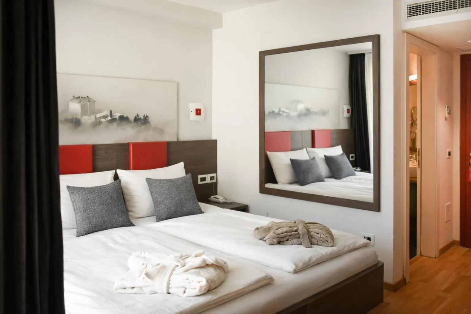 Bed in Hotel Comfort Erica Dolomiti Val d'Adige