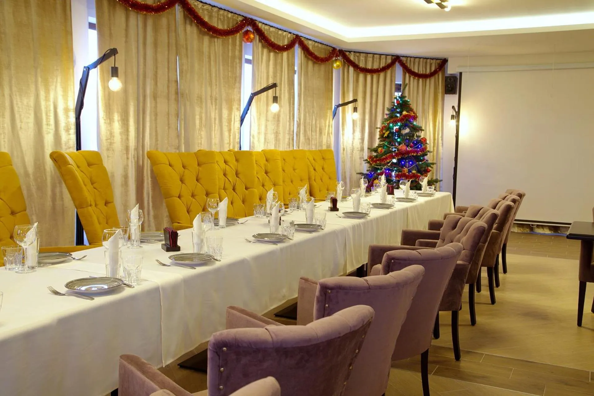 Restaurant/places to eat in Boomerang Boutique Hotel