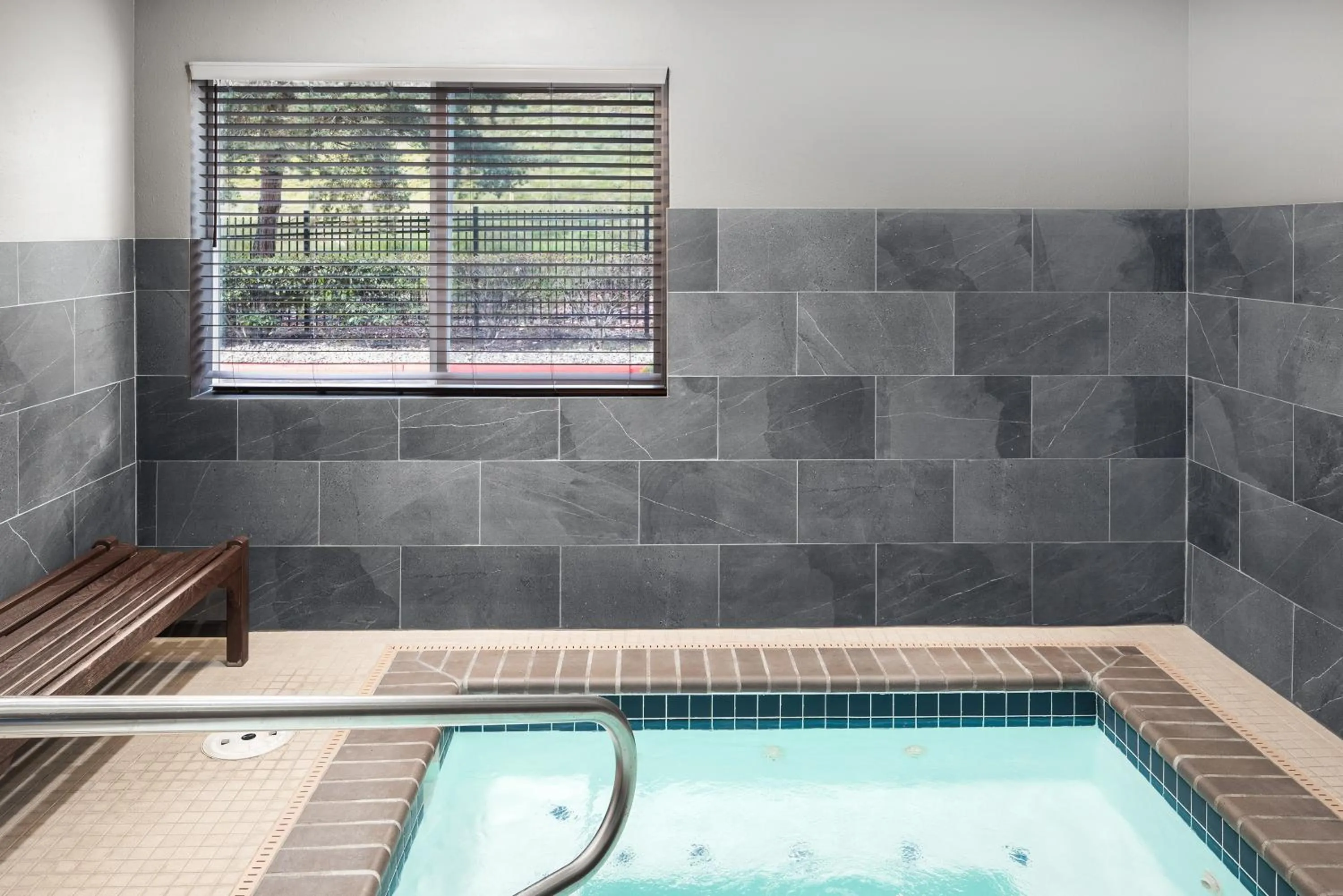 Hot Tub in Garner Hotel Auburn - Seattle by IHG