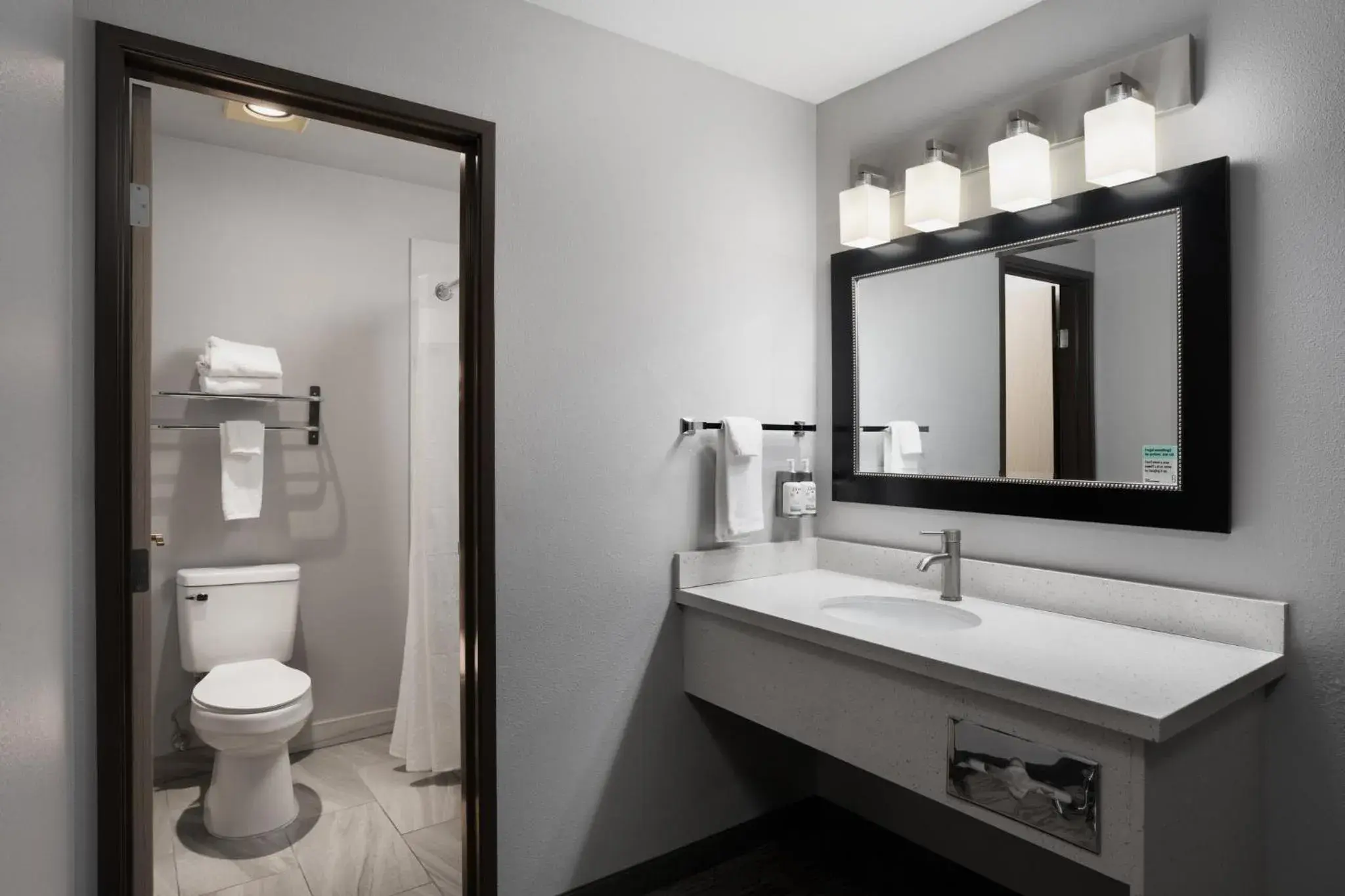 King Suite with Living Area in Red Lion Inn & Suites Auburn/Seattle King Suite with Living Area in Red Lion Inn & Suites Auburn/Seattle