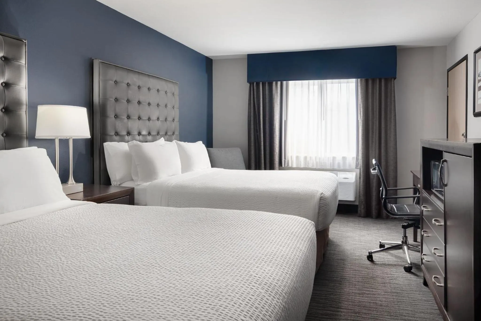 Photo of the whole room, Bed in Garner Hotel Auburn - Seattle by IHG