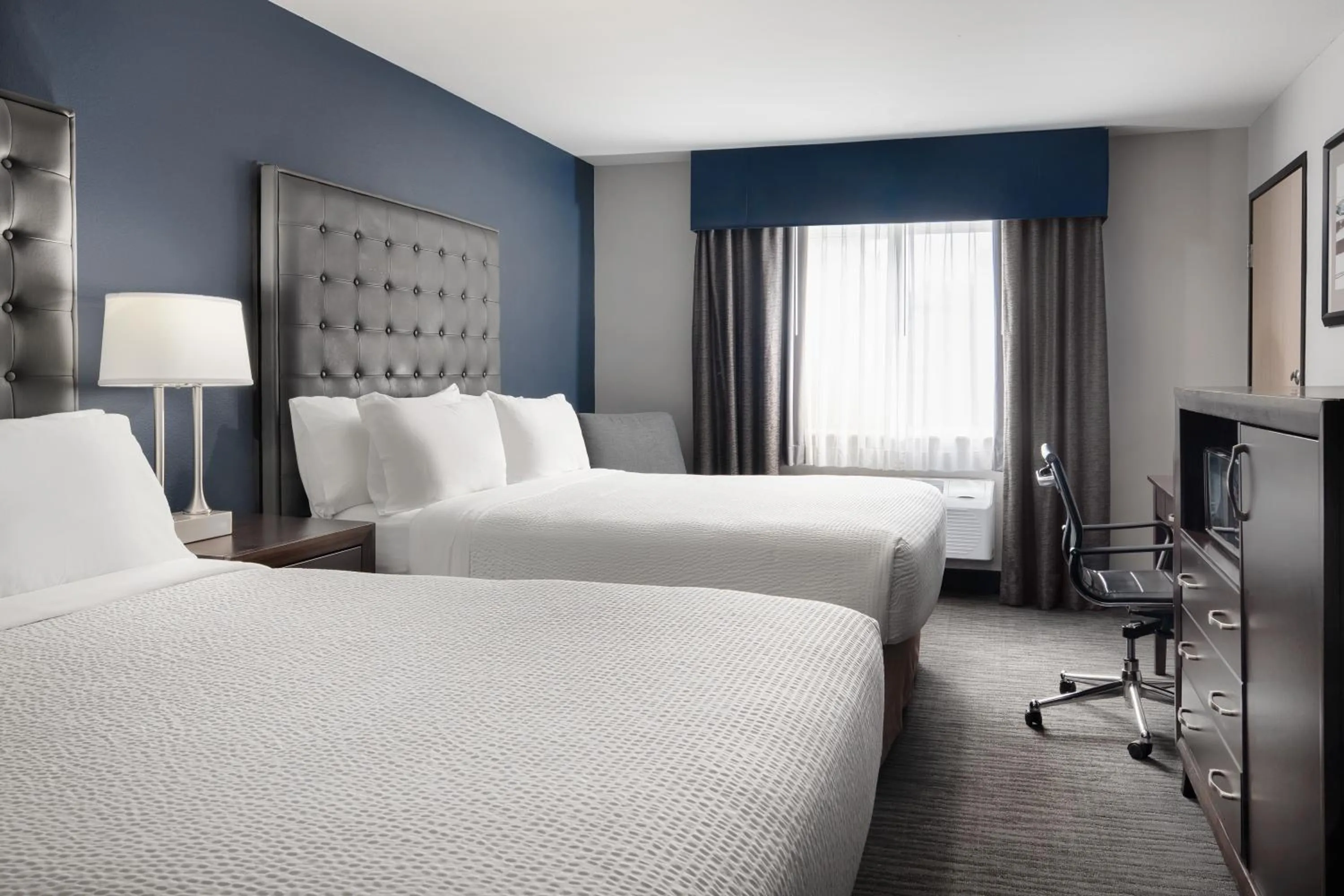 Bedroom, Bed in Garner Hotel Auburn - Seattle by IHG