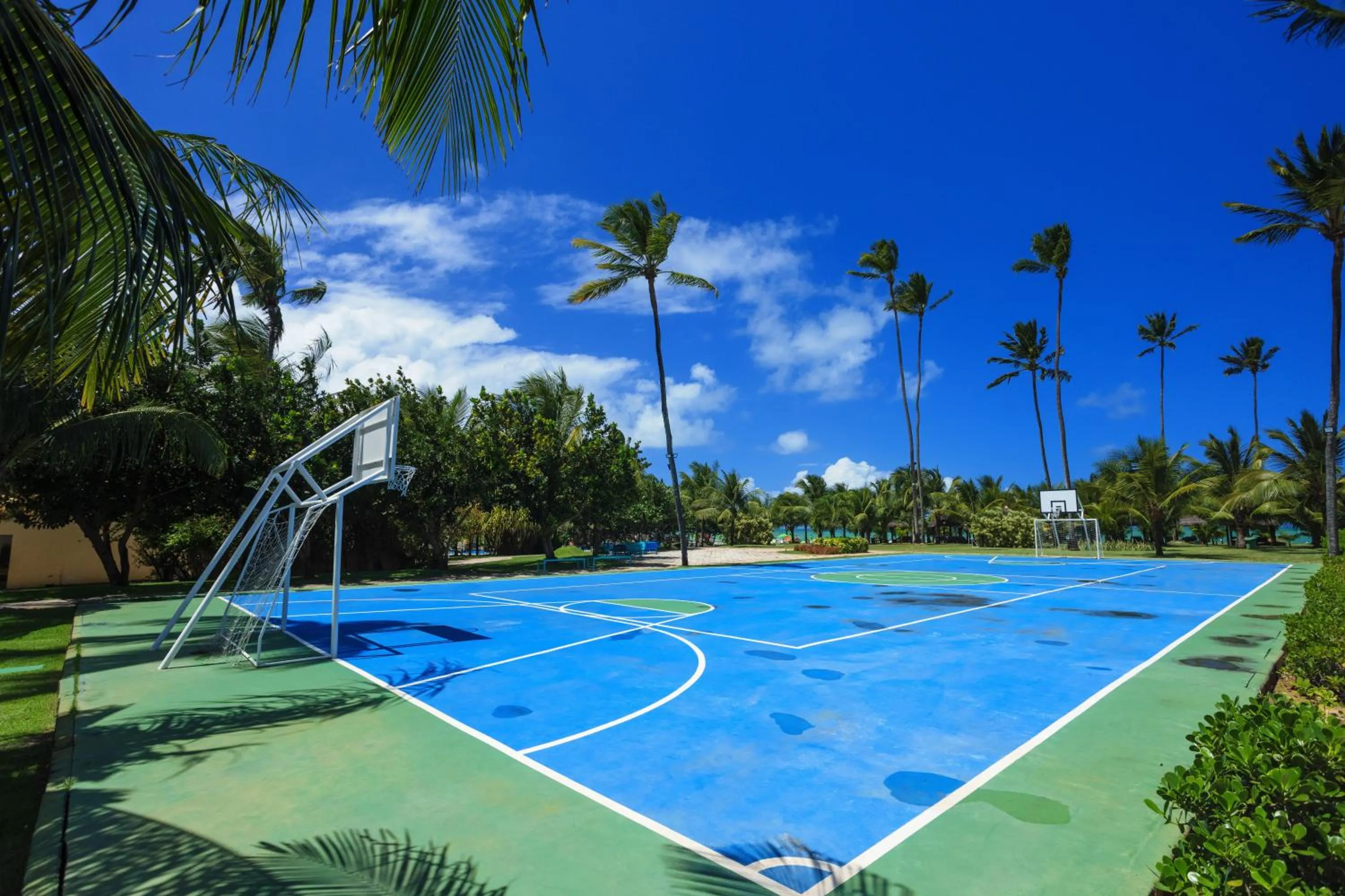 Tennis court in Vivá Porto de Galinhas Resort