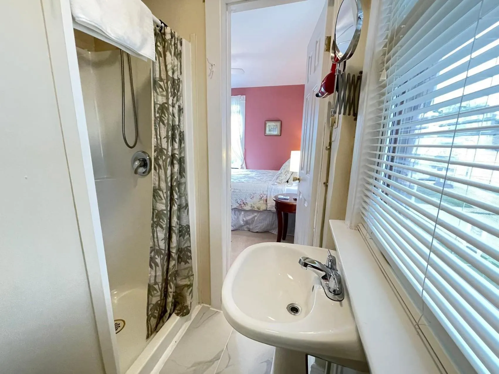 Bathroom in Strathaird Bed and Breakfast
