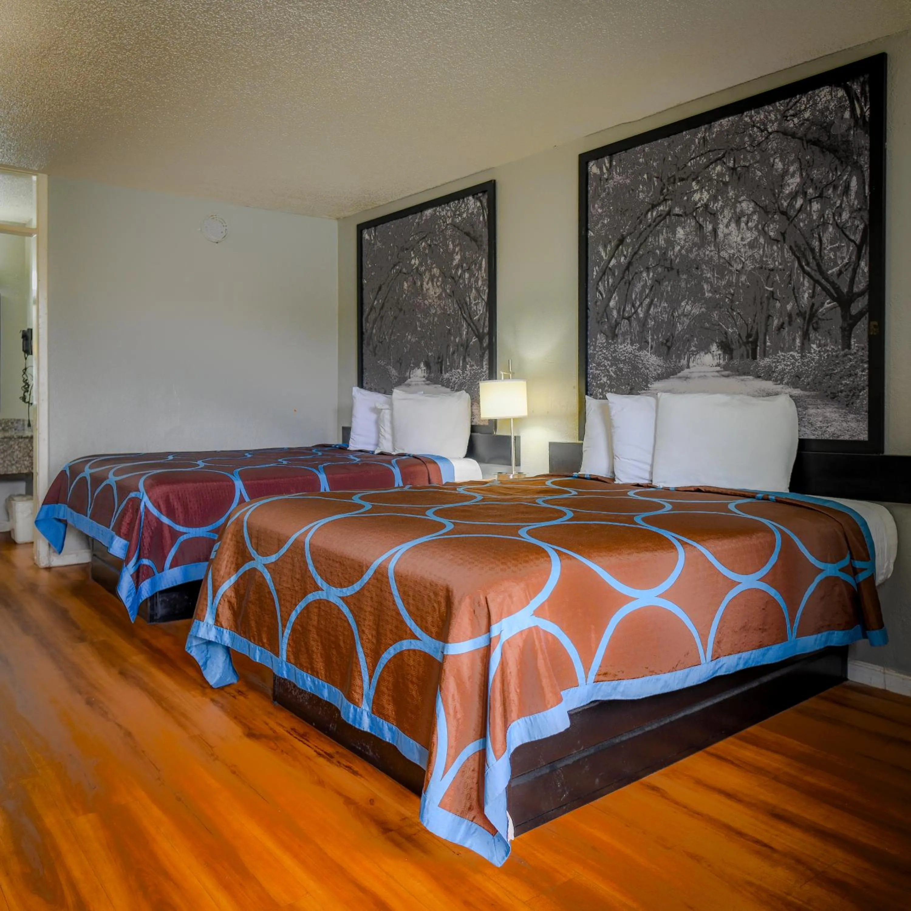Bed in Super 8 by Wyndham Hardeeville - Savannah North