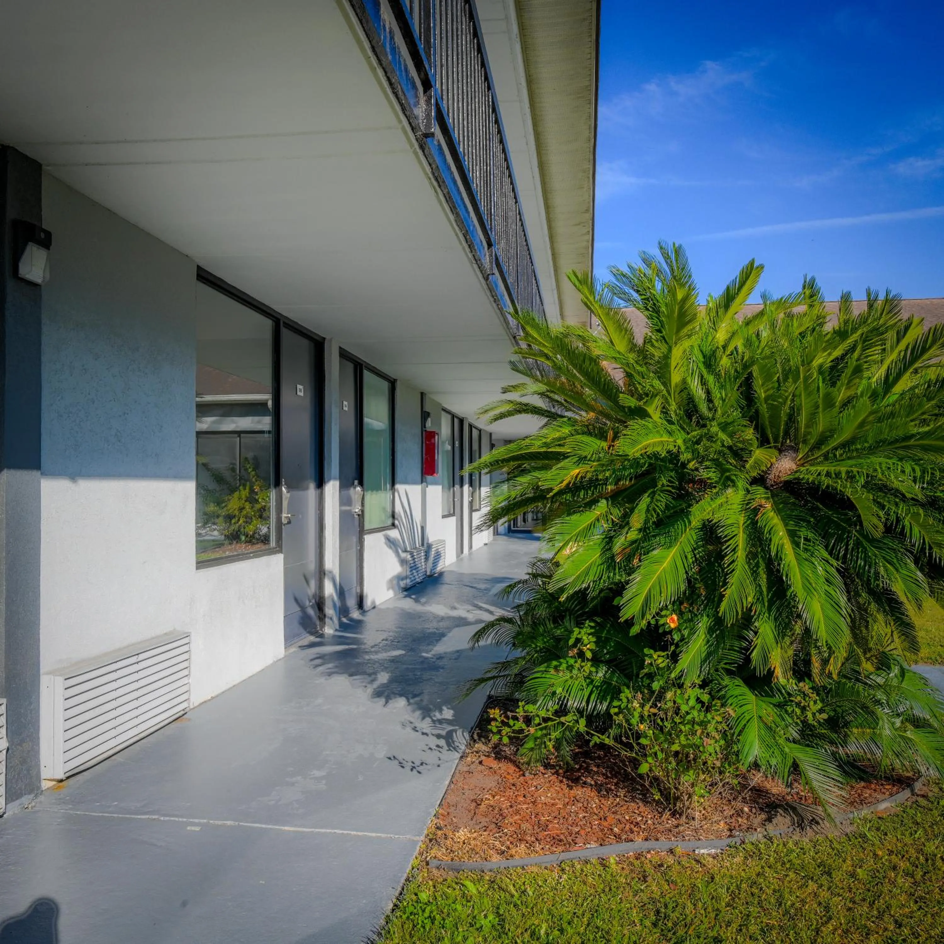 Property building in Super 8 by Wyndham Hardeeville - Savannah North